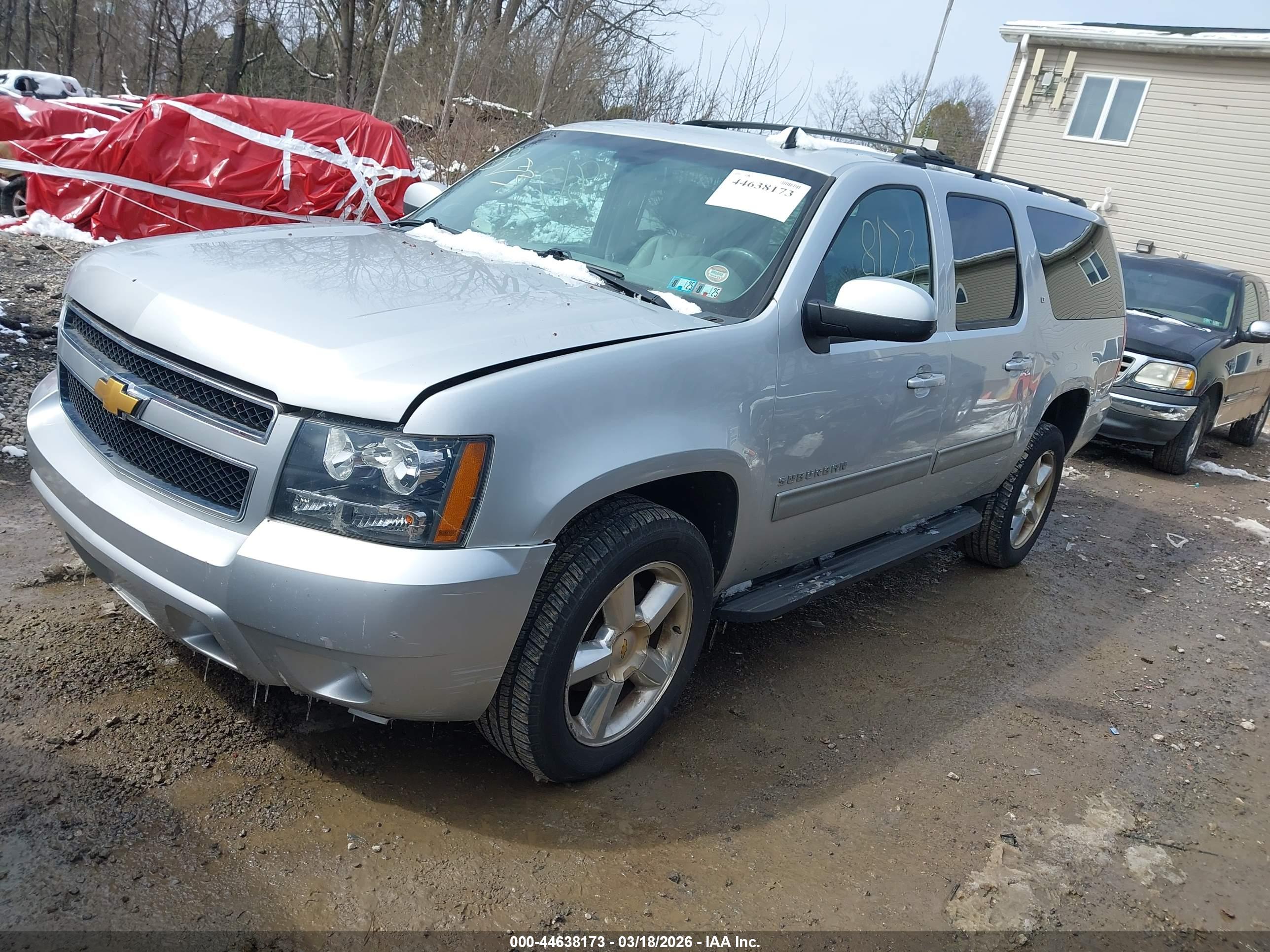 CHEVROLET SUBURBAN image 2