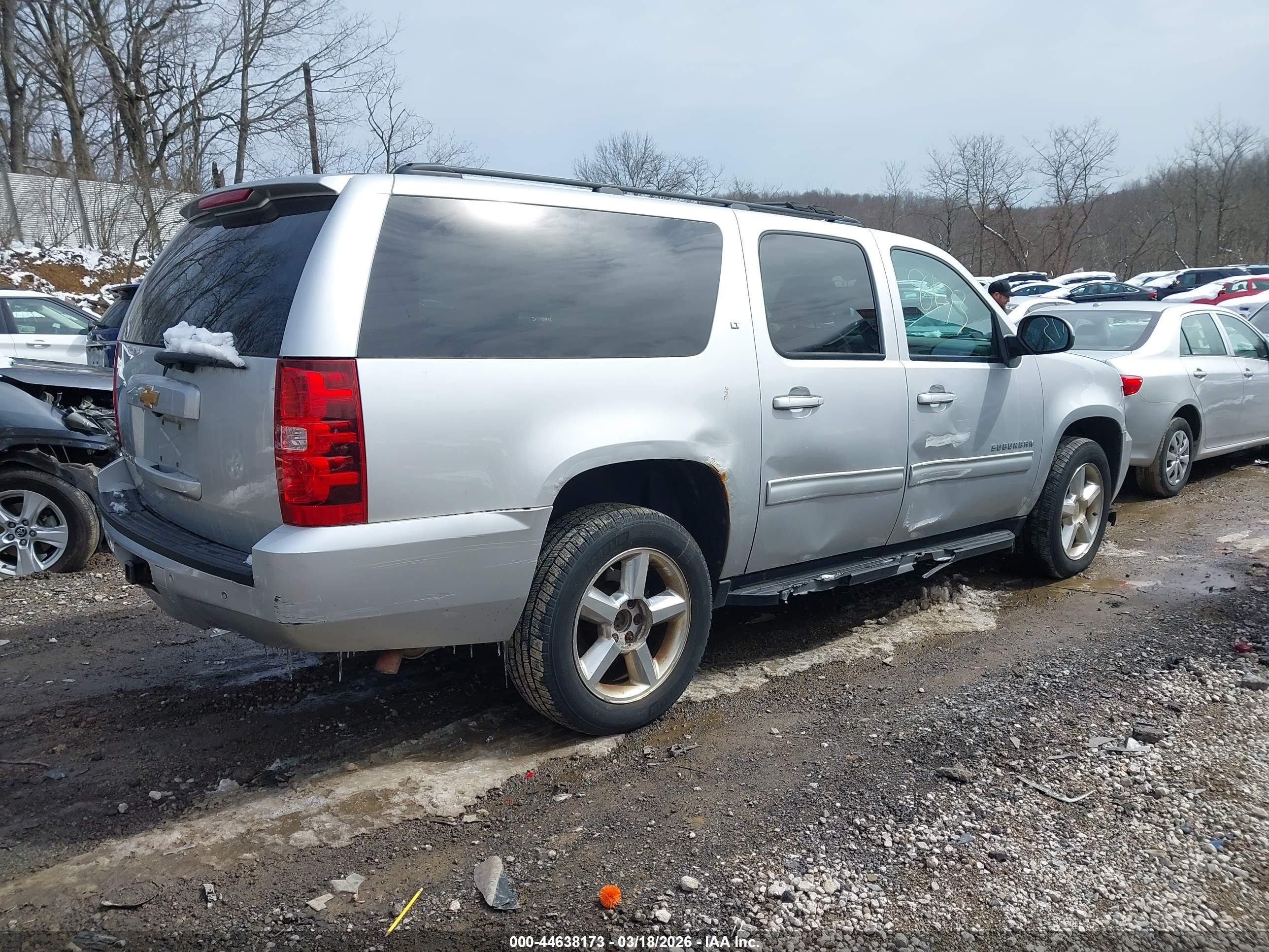 CHEVROLET SUBURBAN image 4