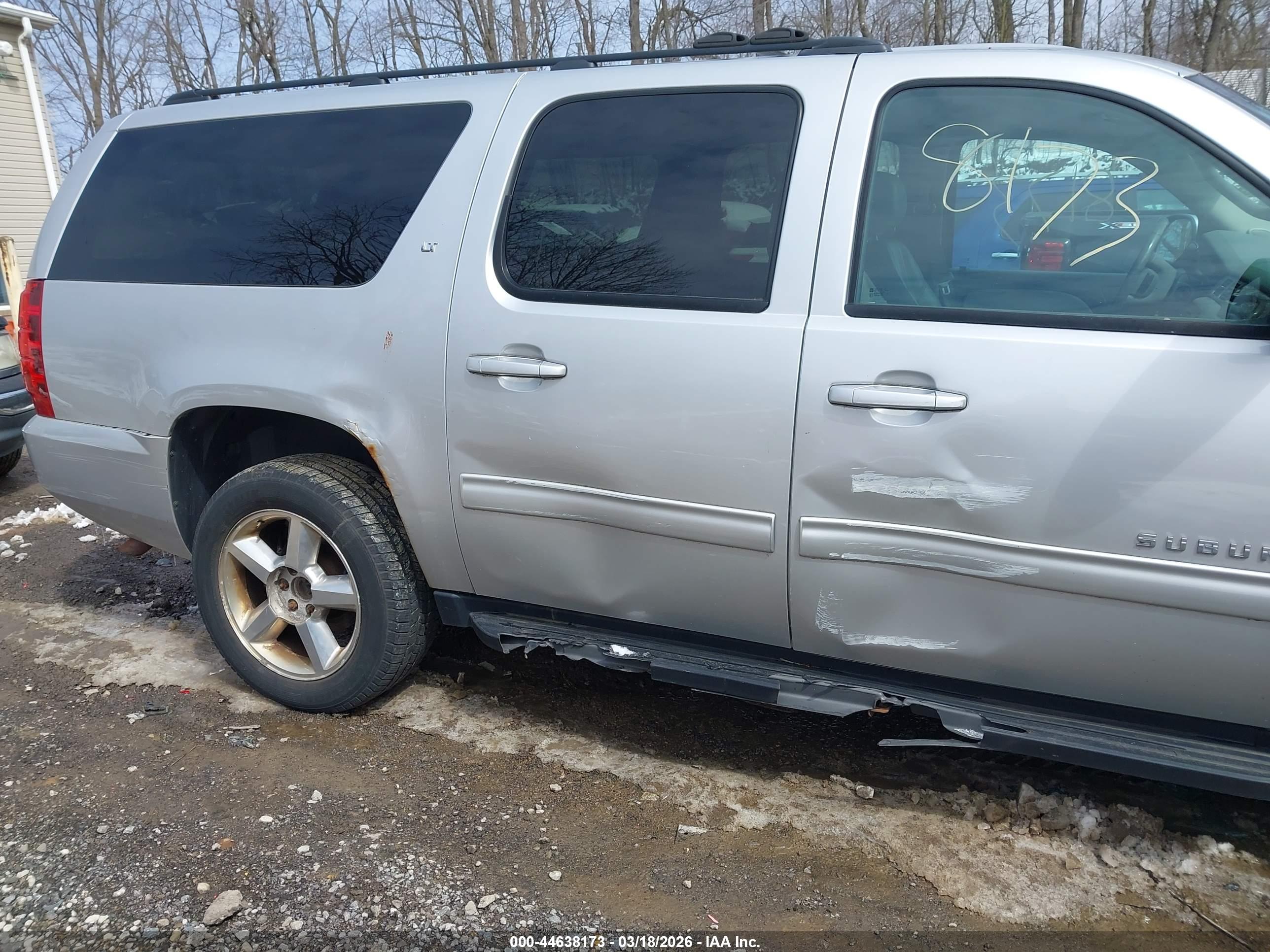CHEVROLET SUBURBAN image 6
