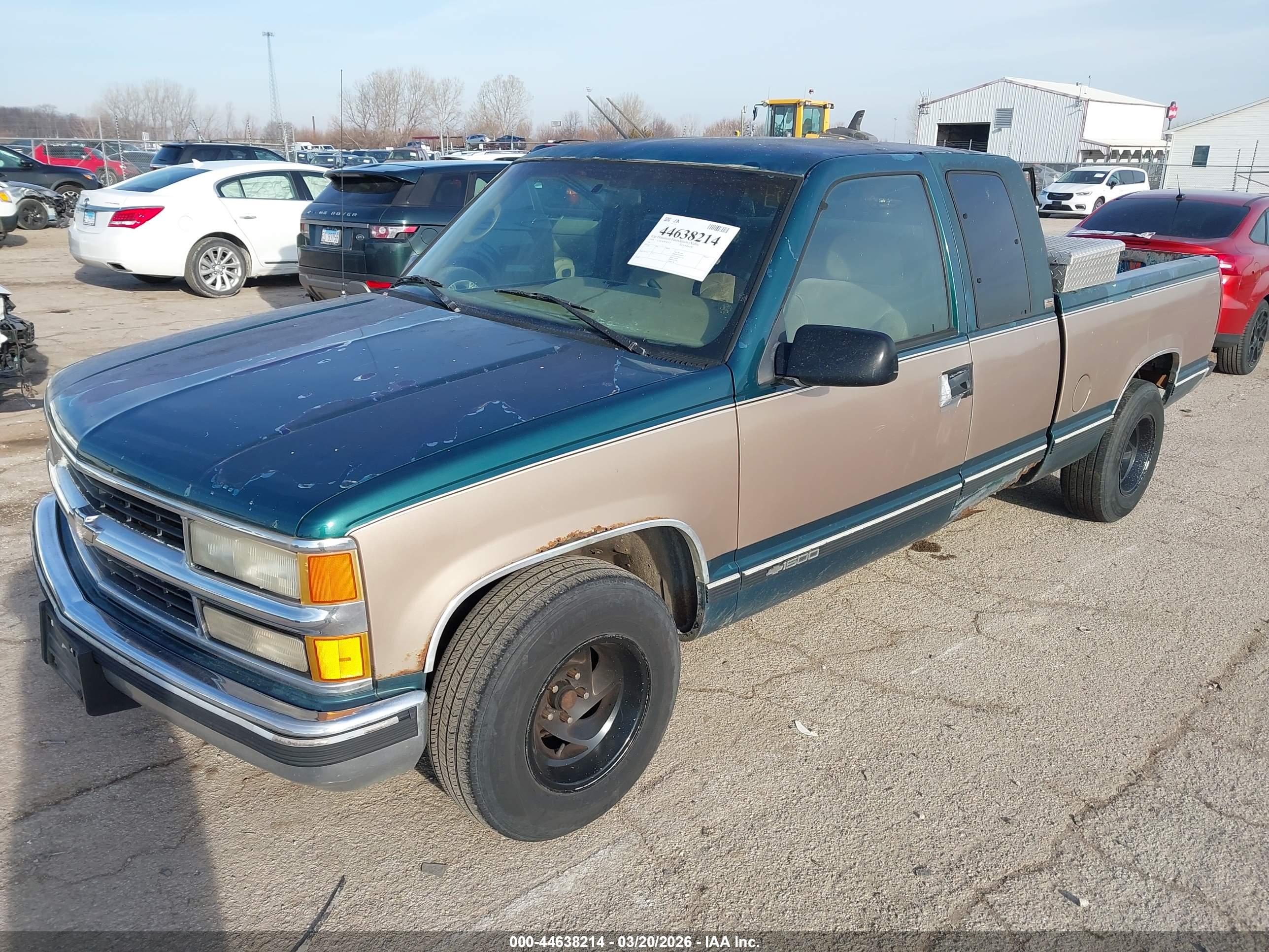 CHEVROLET GMT-400 image 2