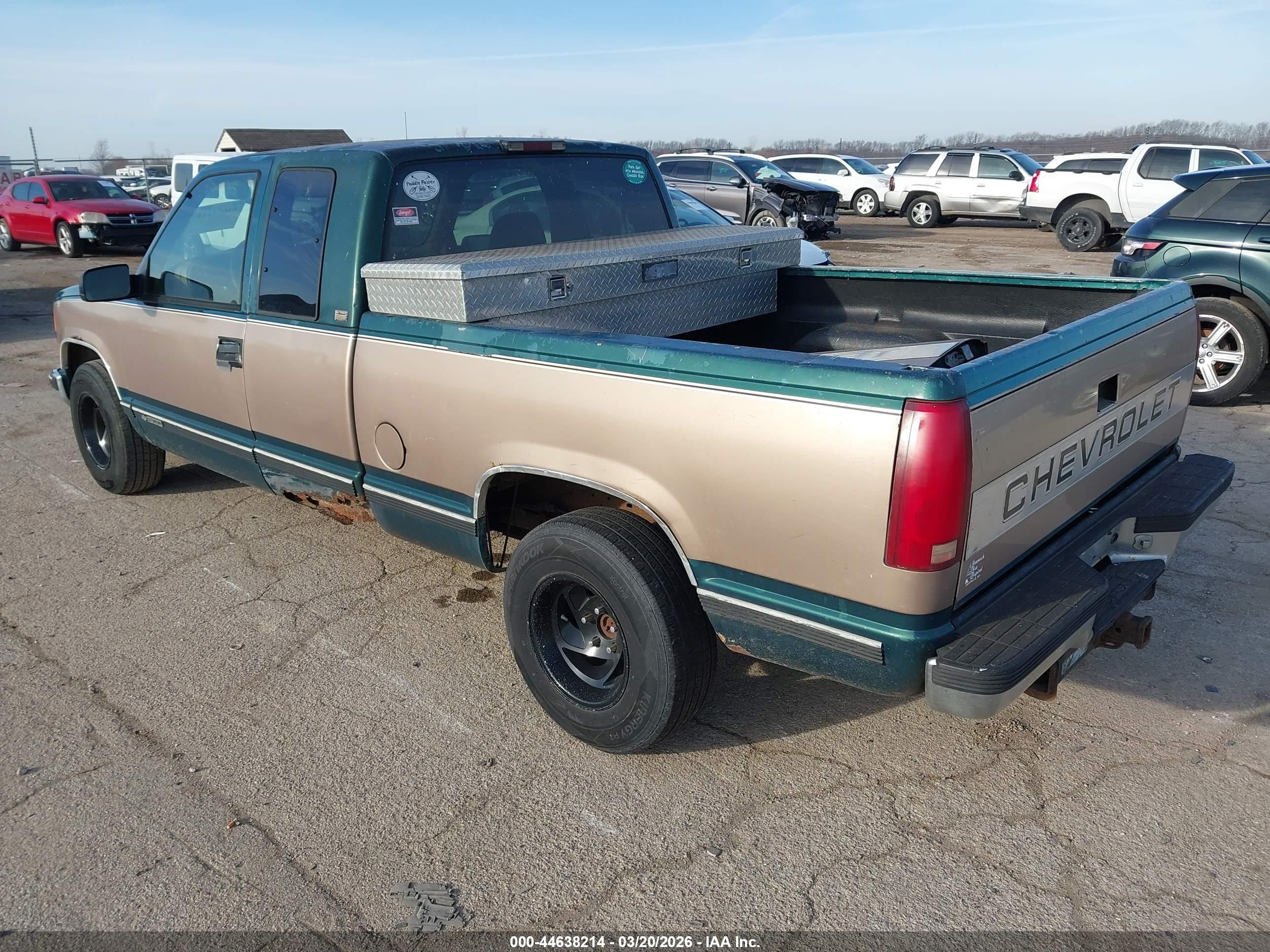 CHEVROLET GMT-400 image 3