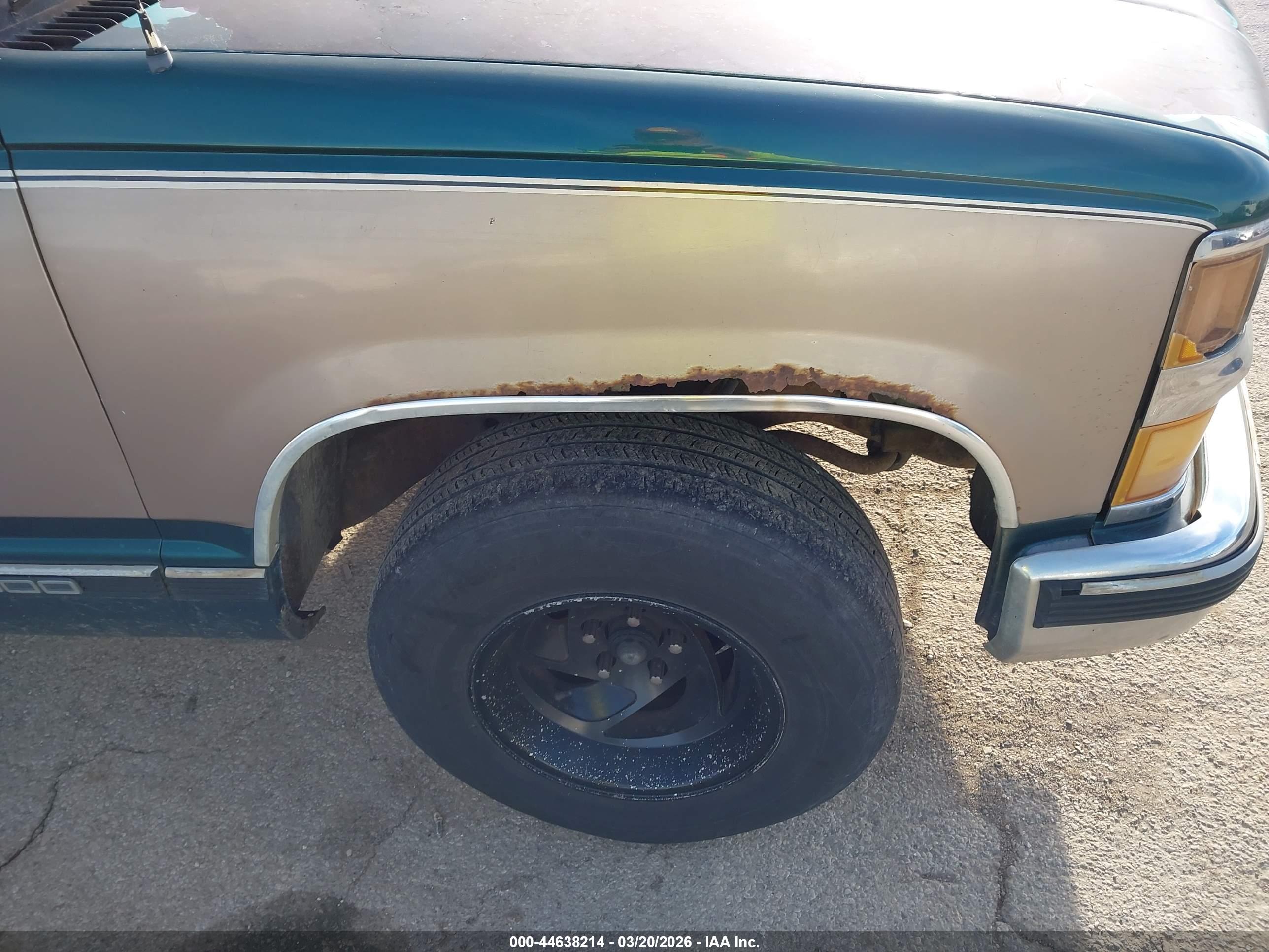 CHEVROLET GMT-400 image 6