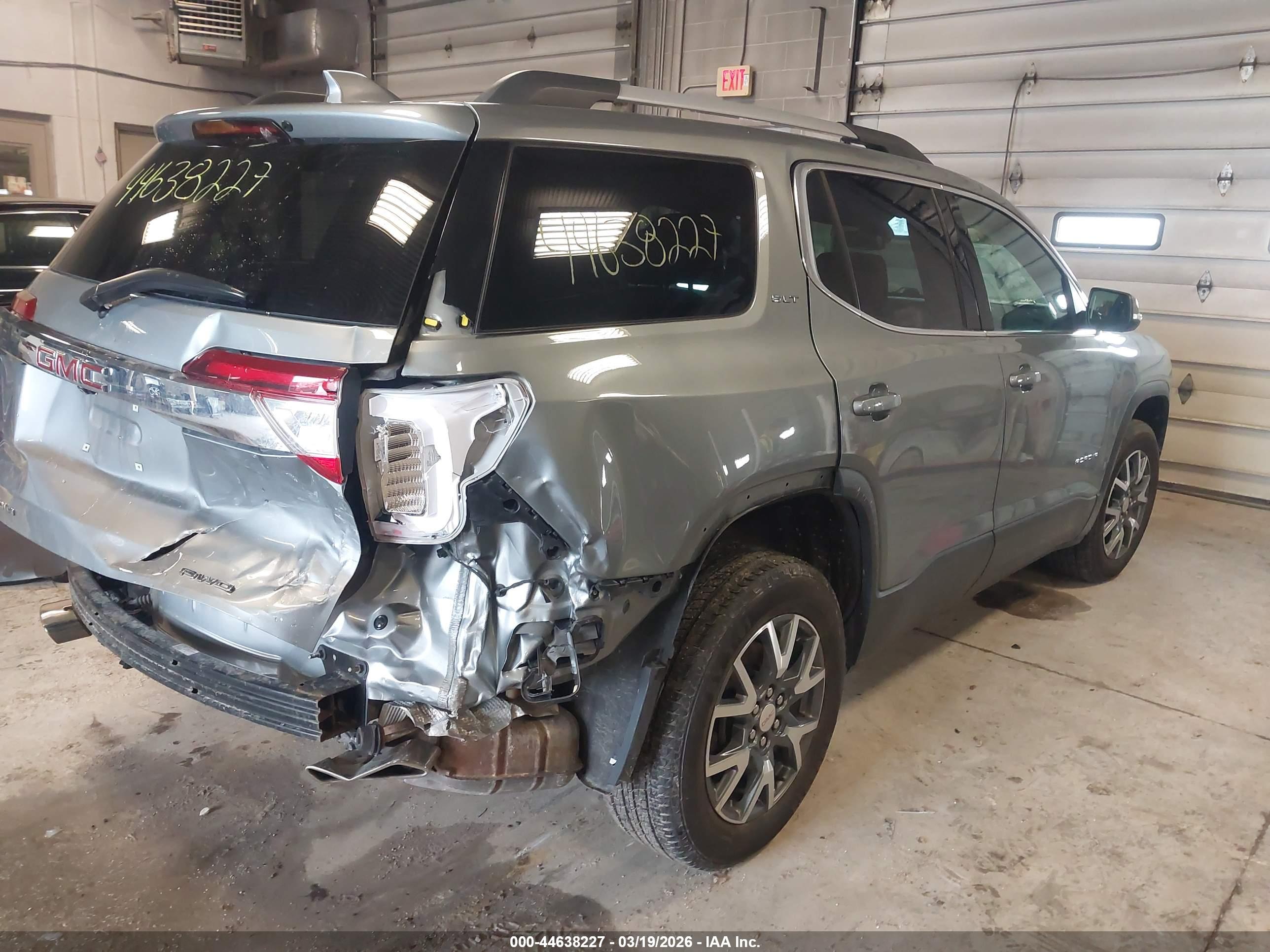 GMC ACADIA image 4