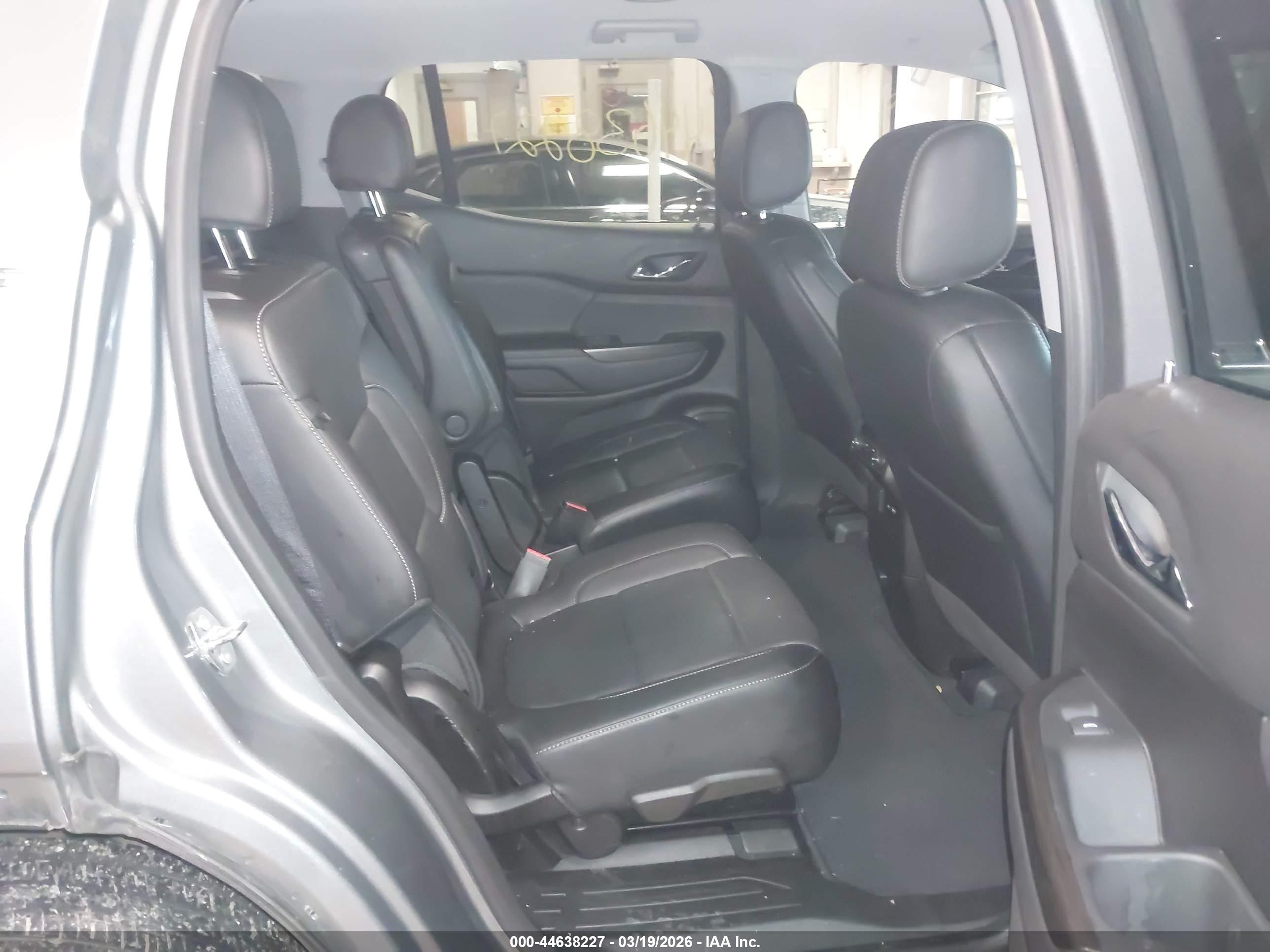 GMC ACADIA image 8