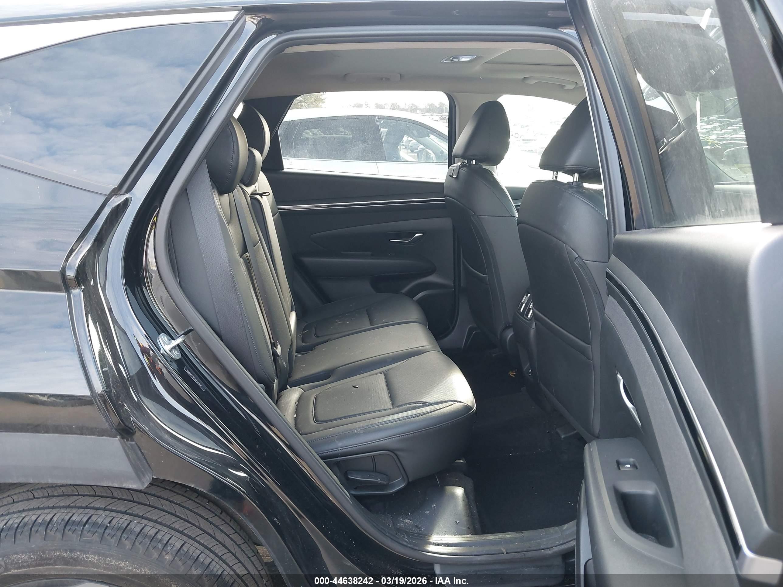 HYUNDAI TUCSON image 8