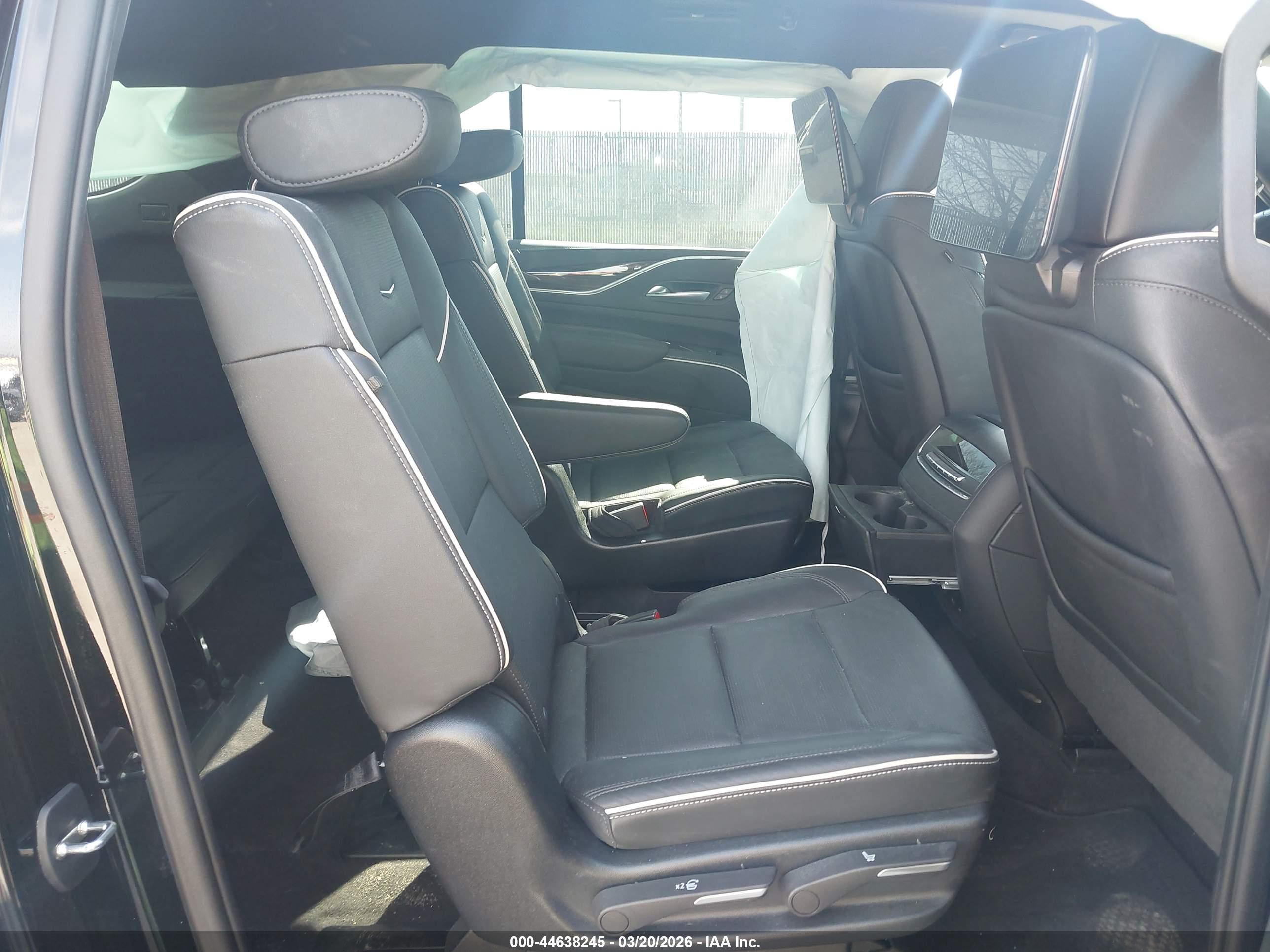 CADILLAC ESCALADE image 8