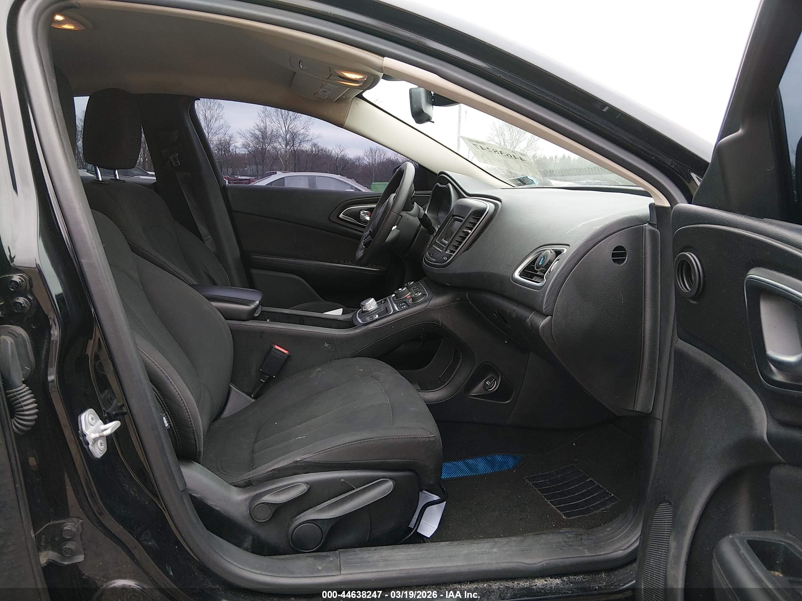 CHRYSLER 200 image 5