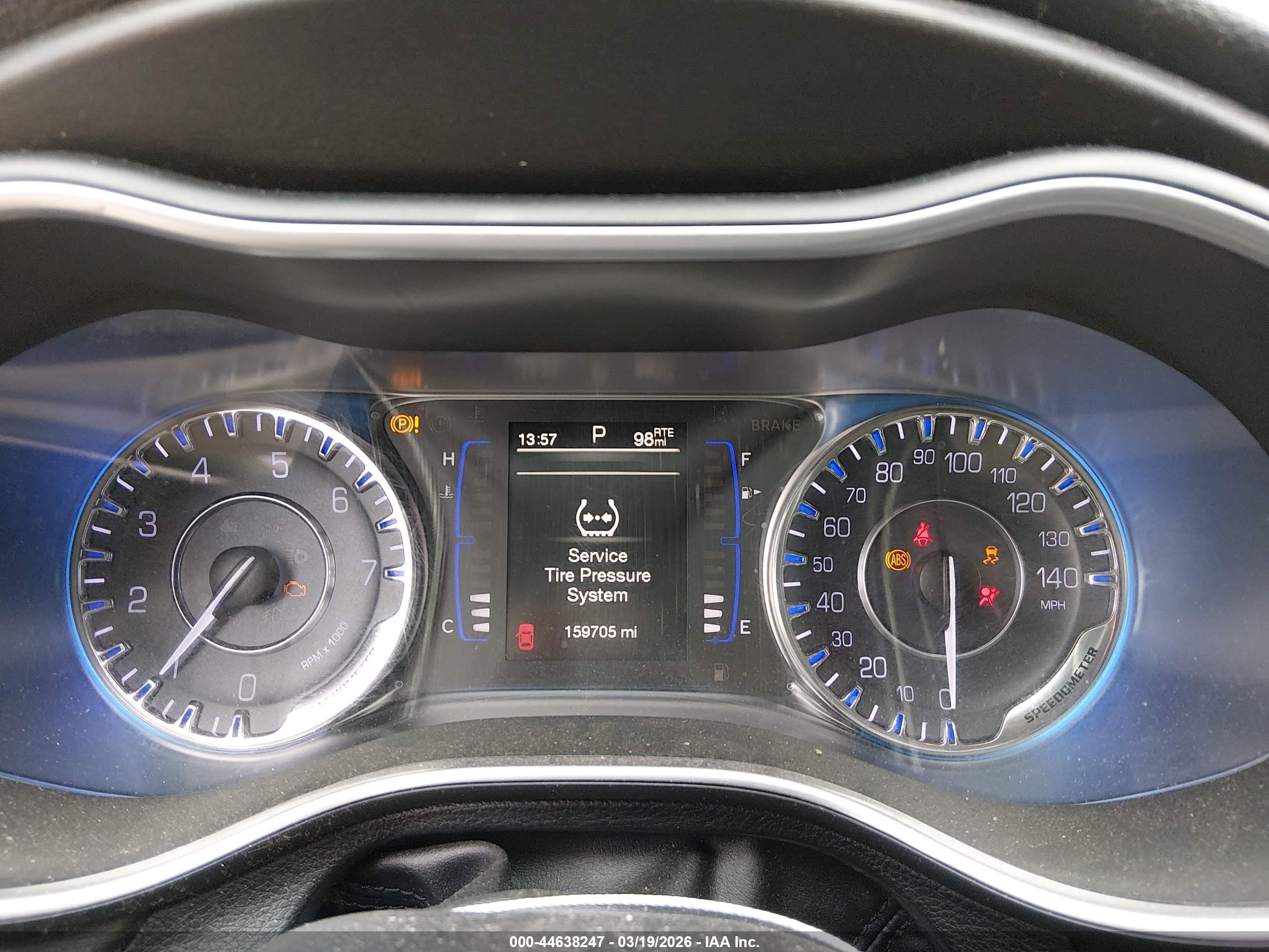 CHRYSLER 200 image 7