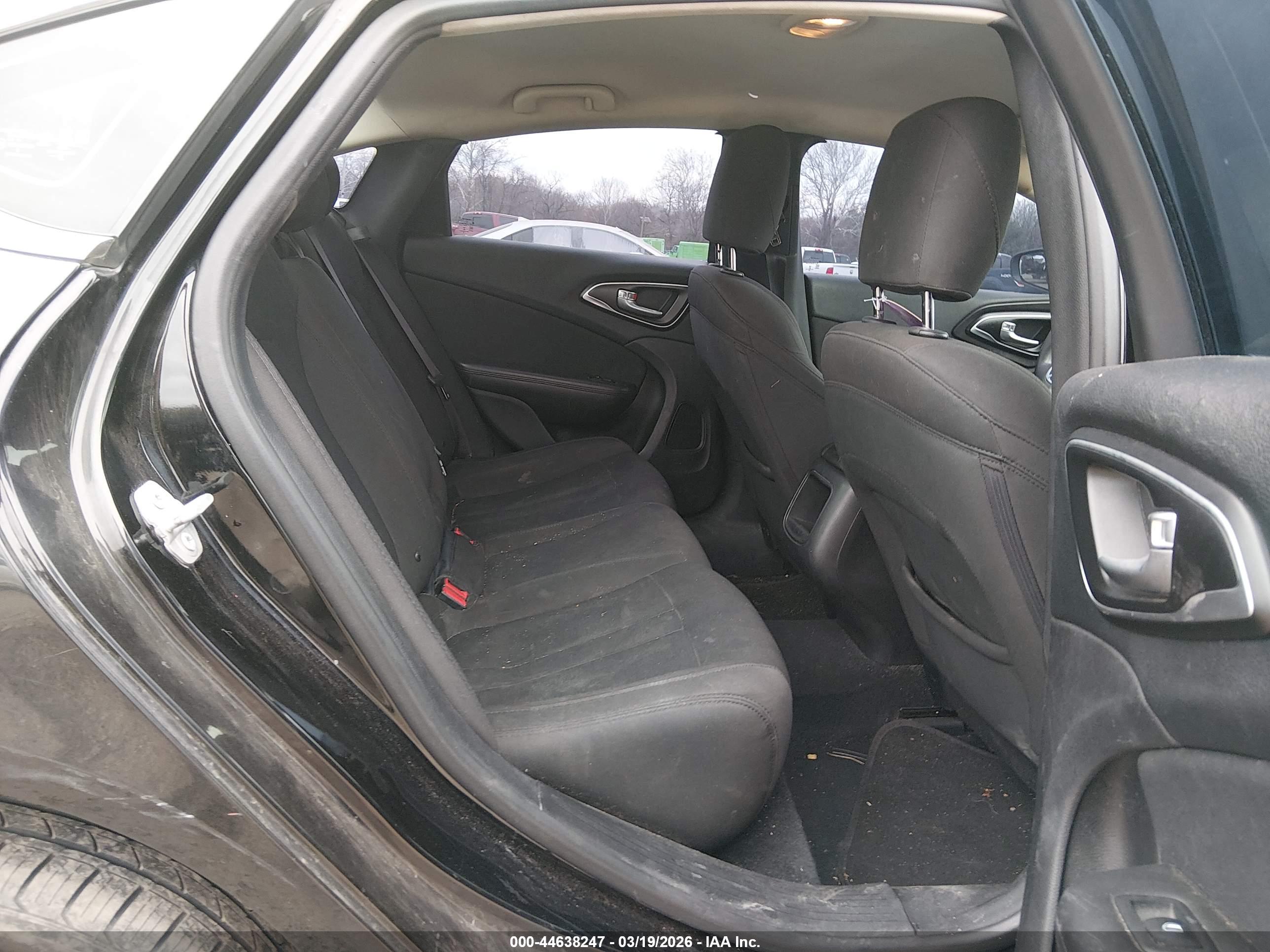 CHRYSLER 200 image 8