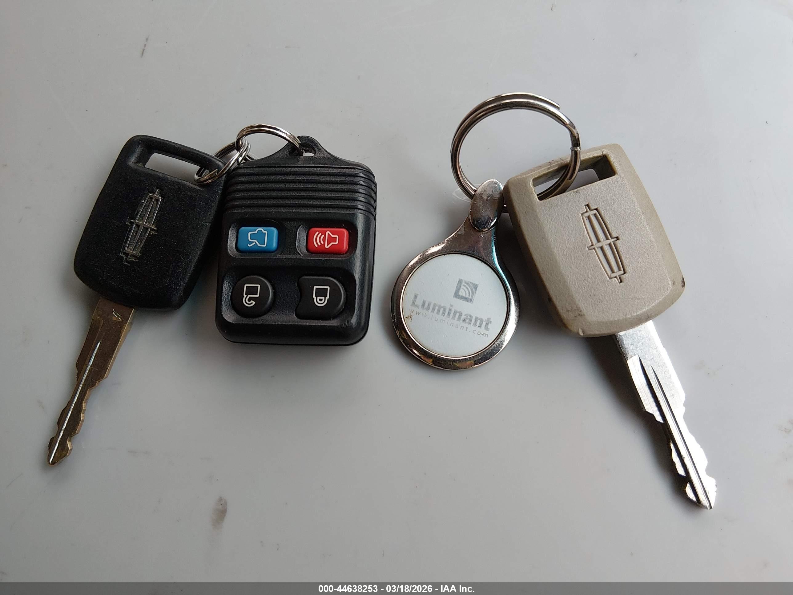 LINCOLN TOWN image 11
