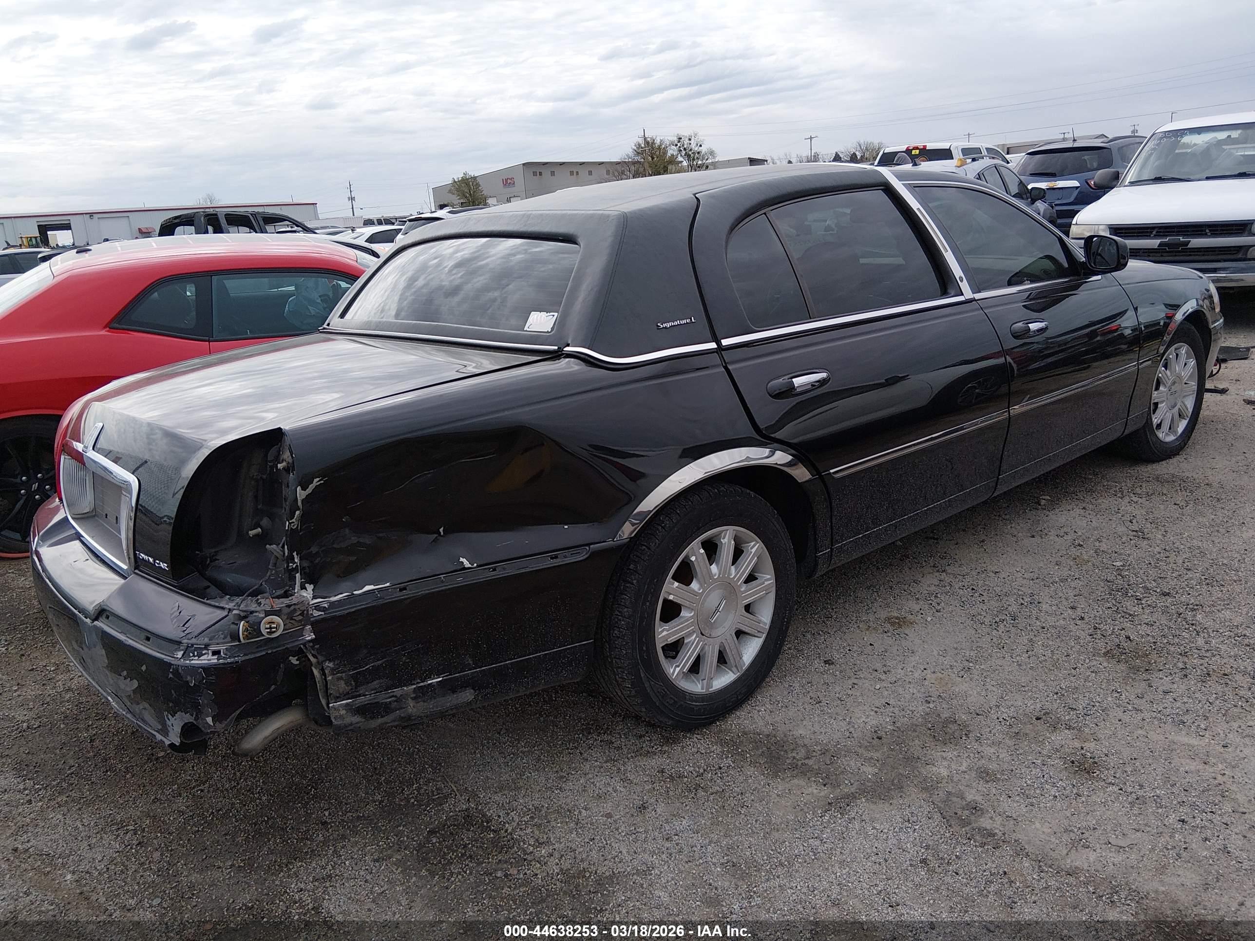 LINCOLN TOWN image 4