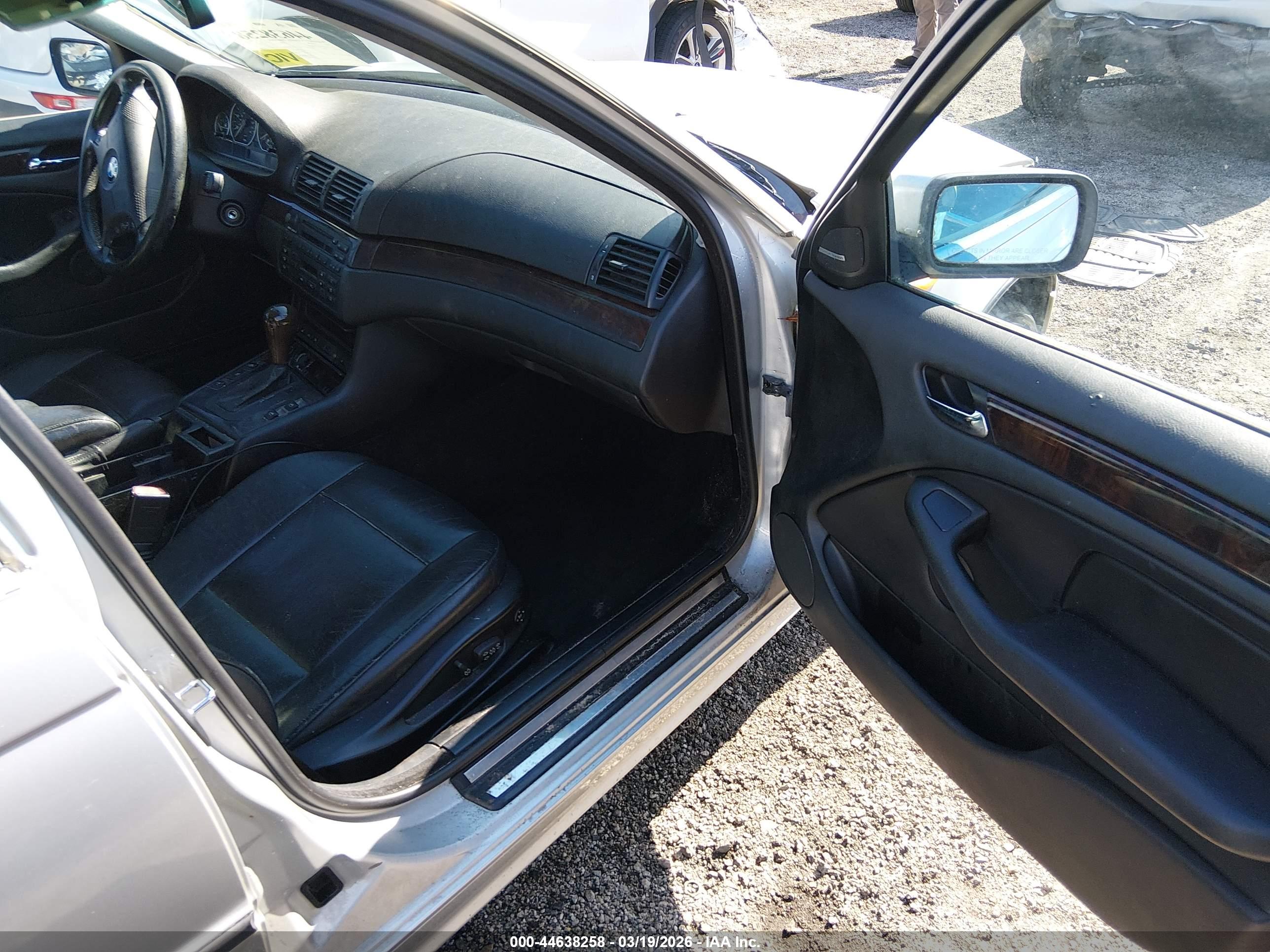 BMW 330I image 5