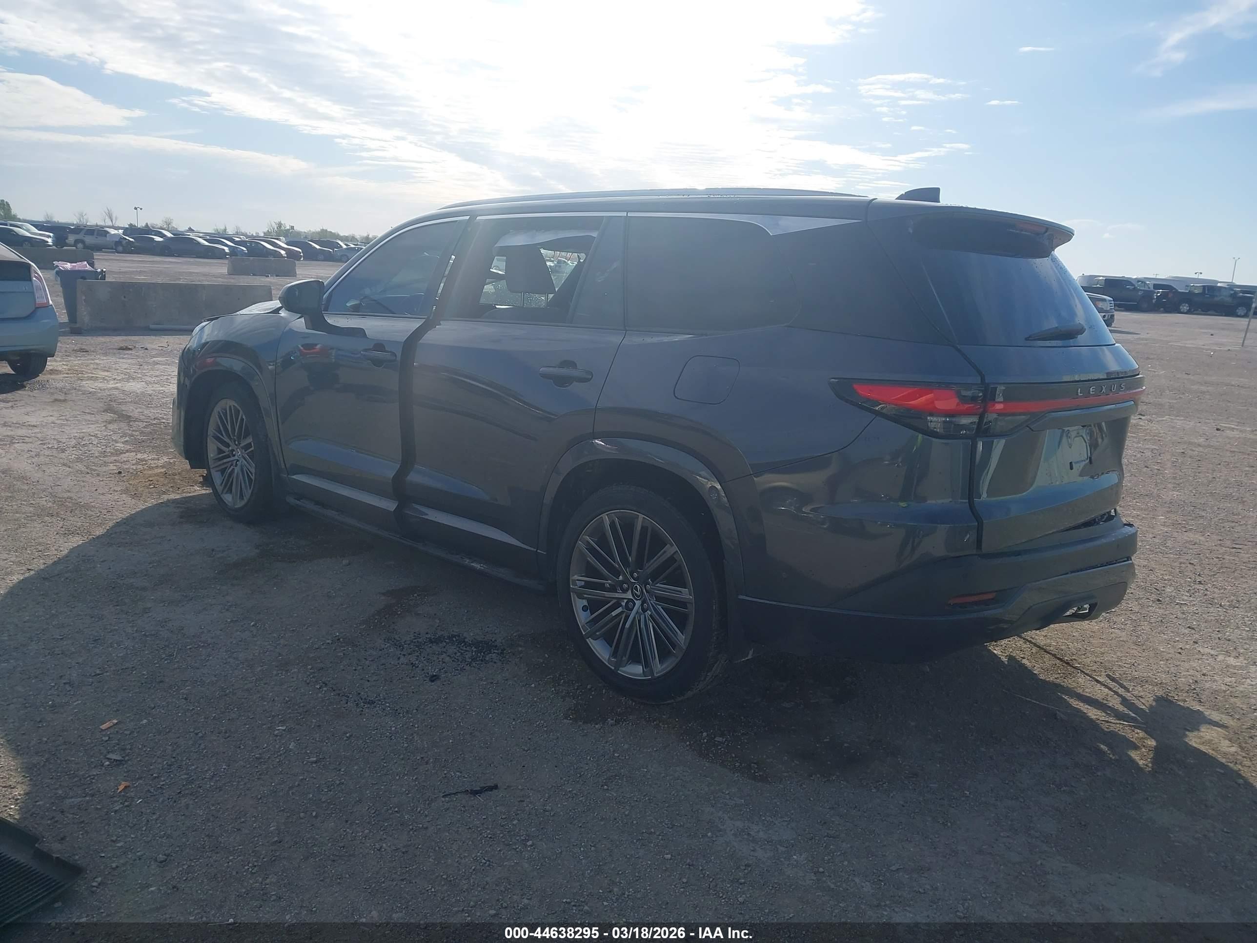 LEXUS TX image 3