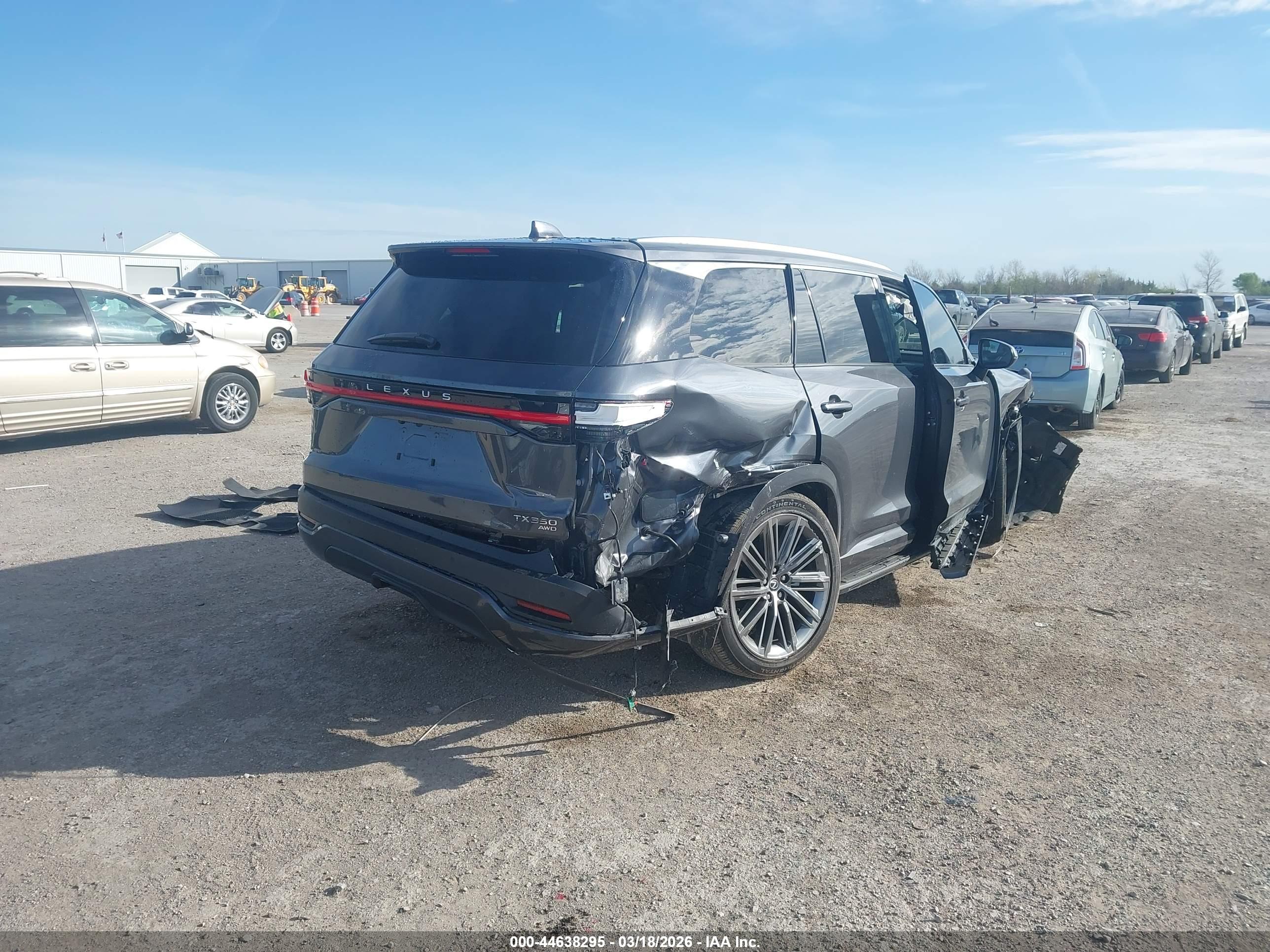 LEXUS TX image 4