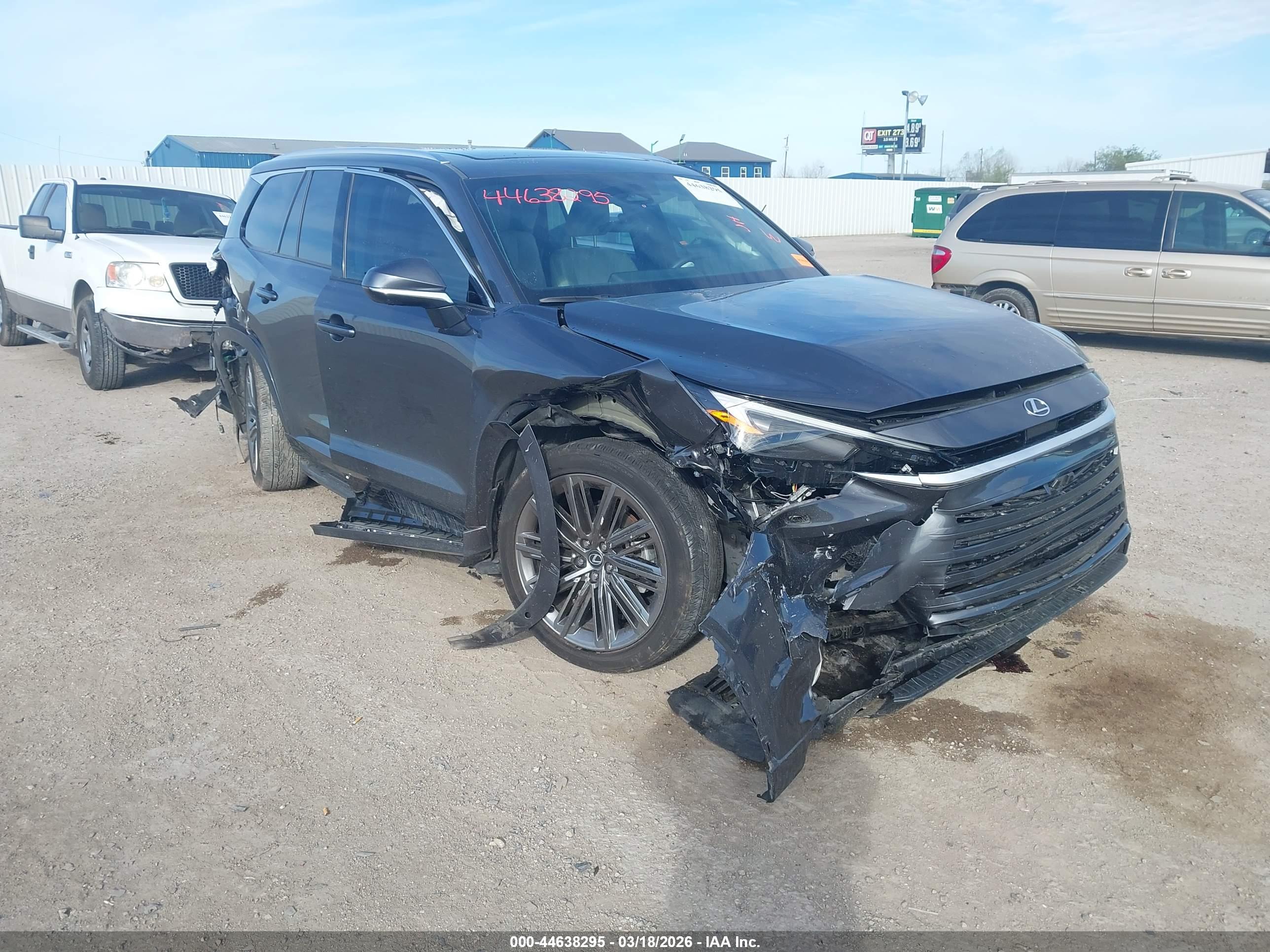 LEXUS TX image 6