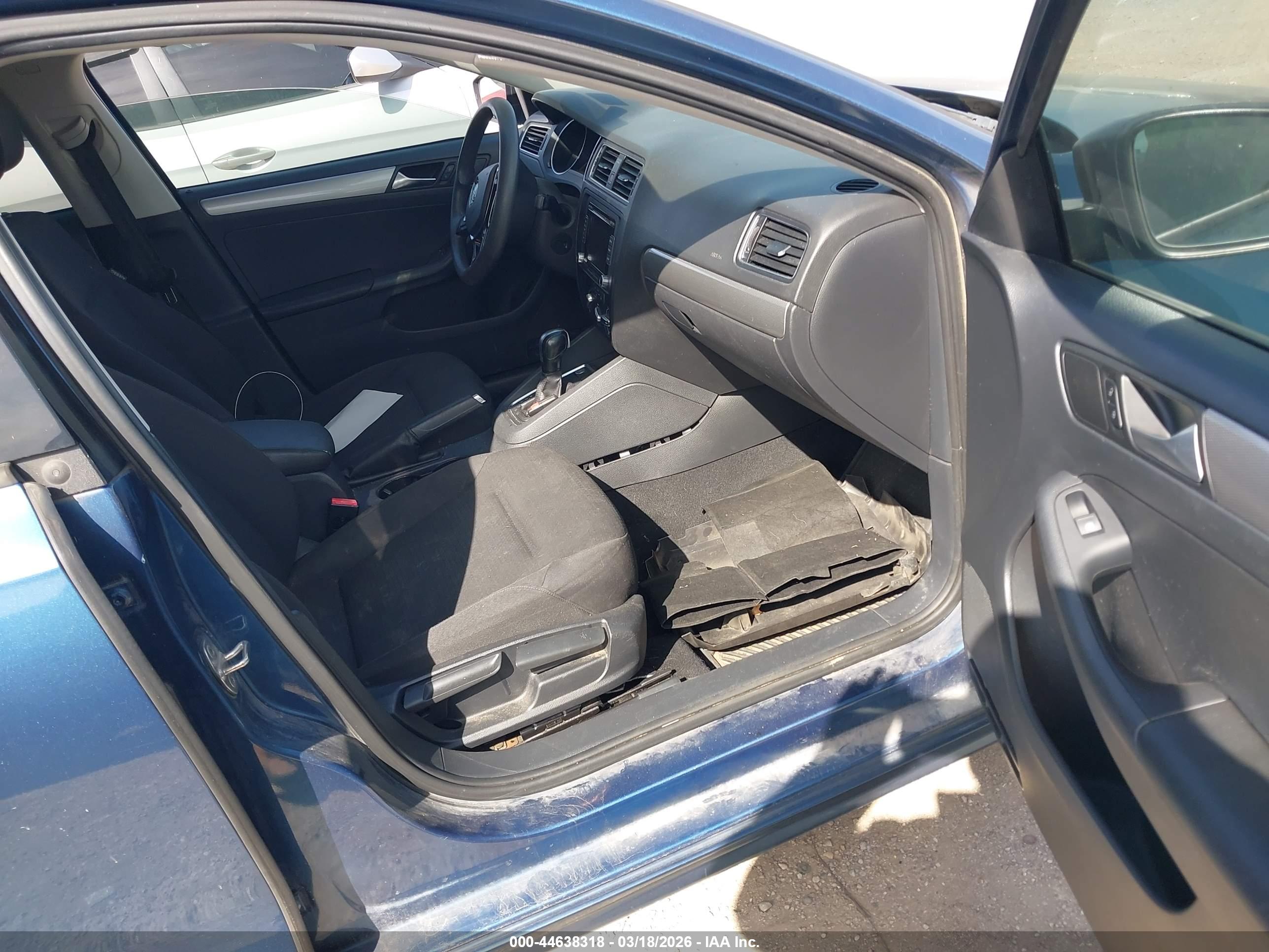 VOLKSWAGEN JETTA image 5