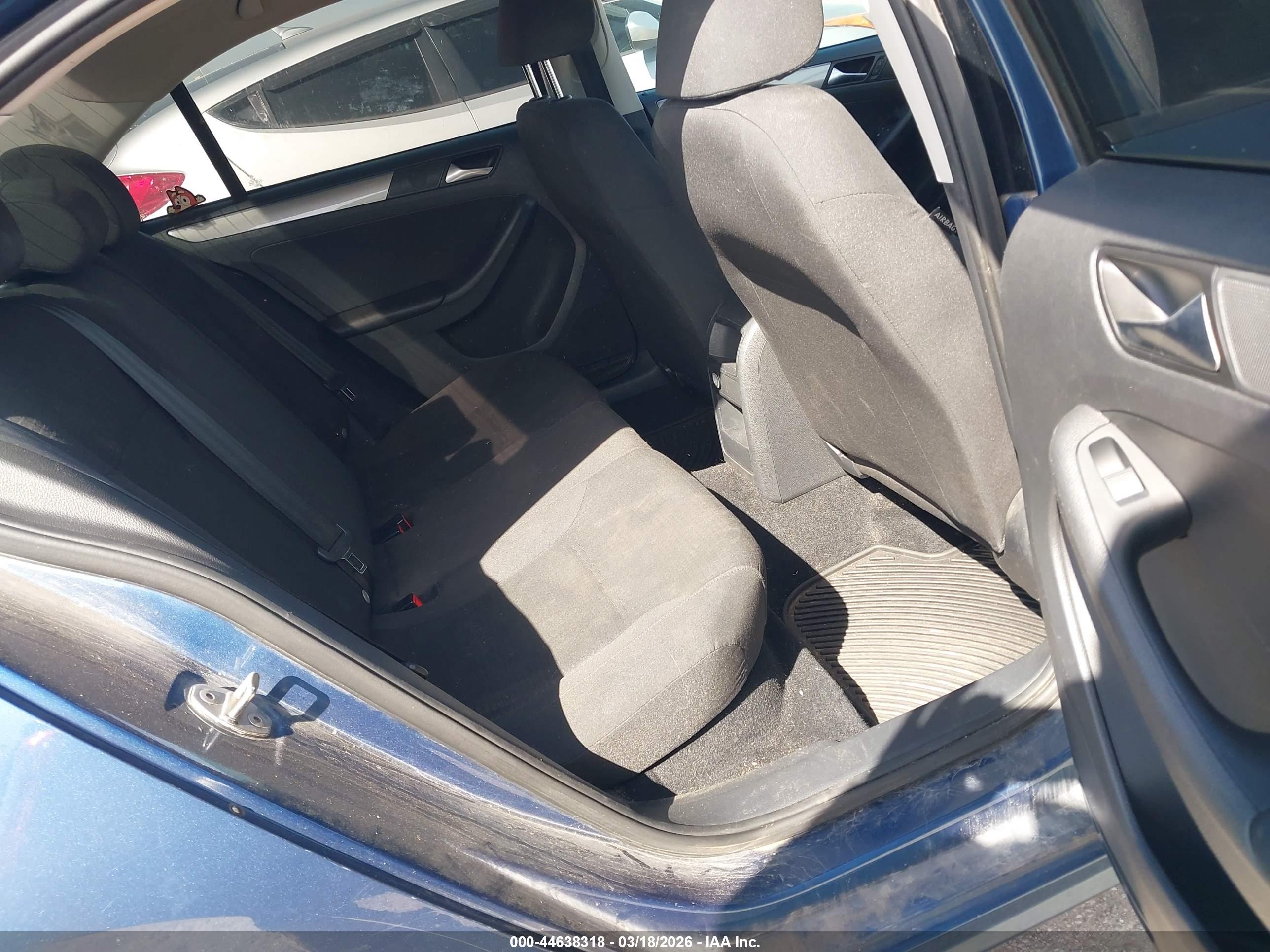 VOLKSWAGEN JETTA image 8