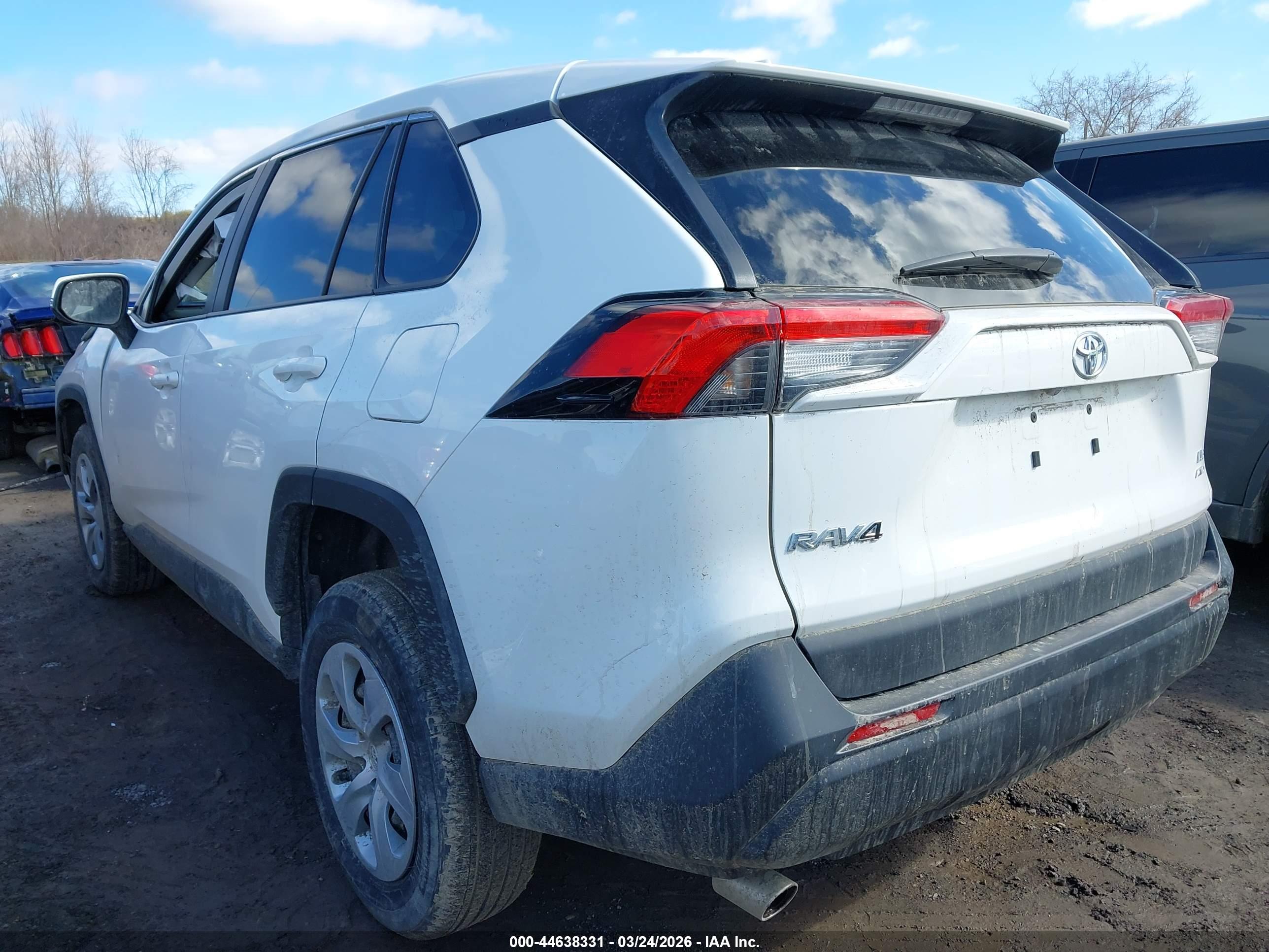 TOYOTA RAV4 image 3