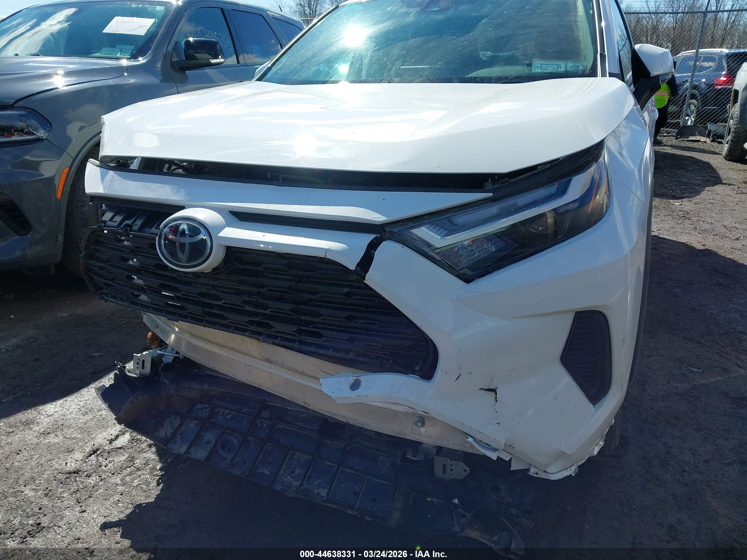 TOYOTA RAV4 image 6