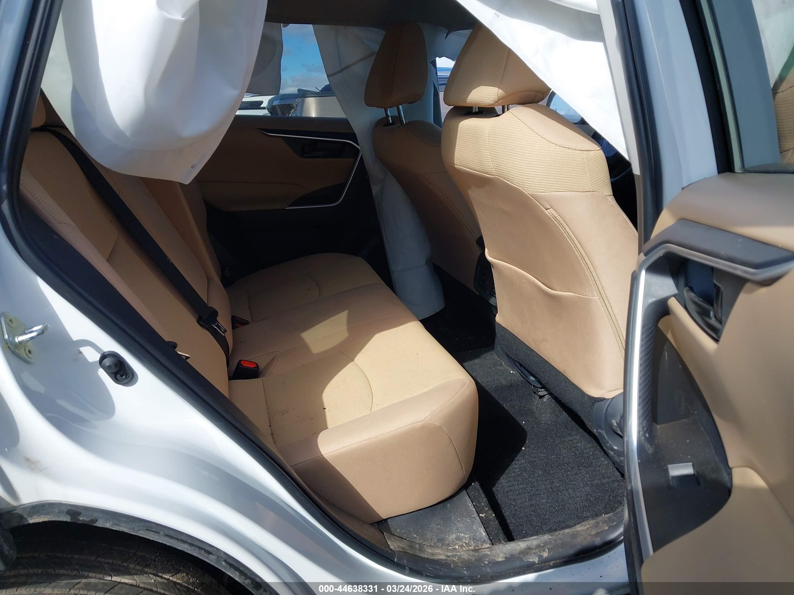 TOYOTA RAV4 image 8