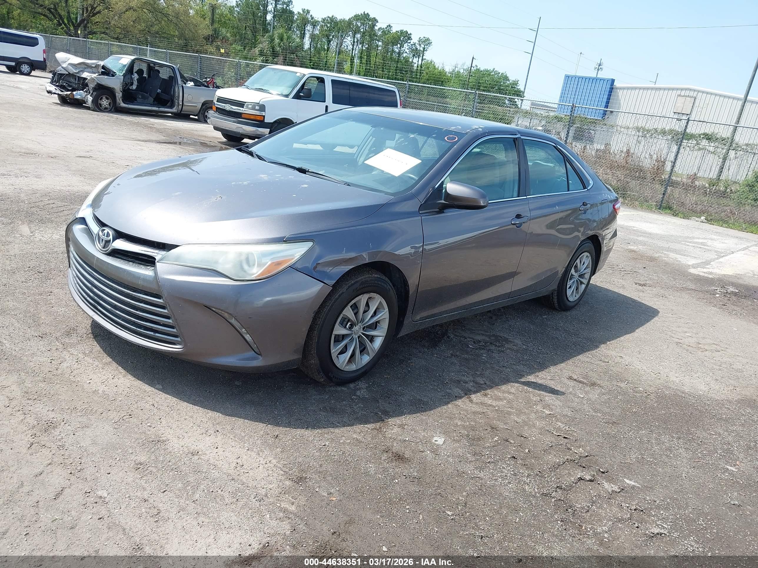 TOYOTA CAMRY image 2