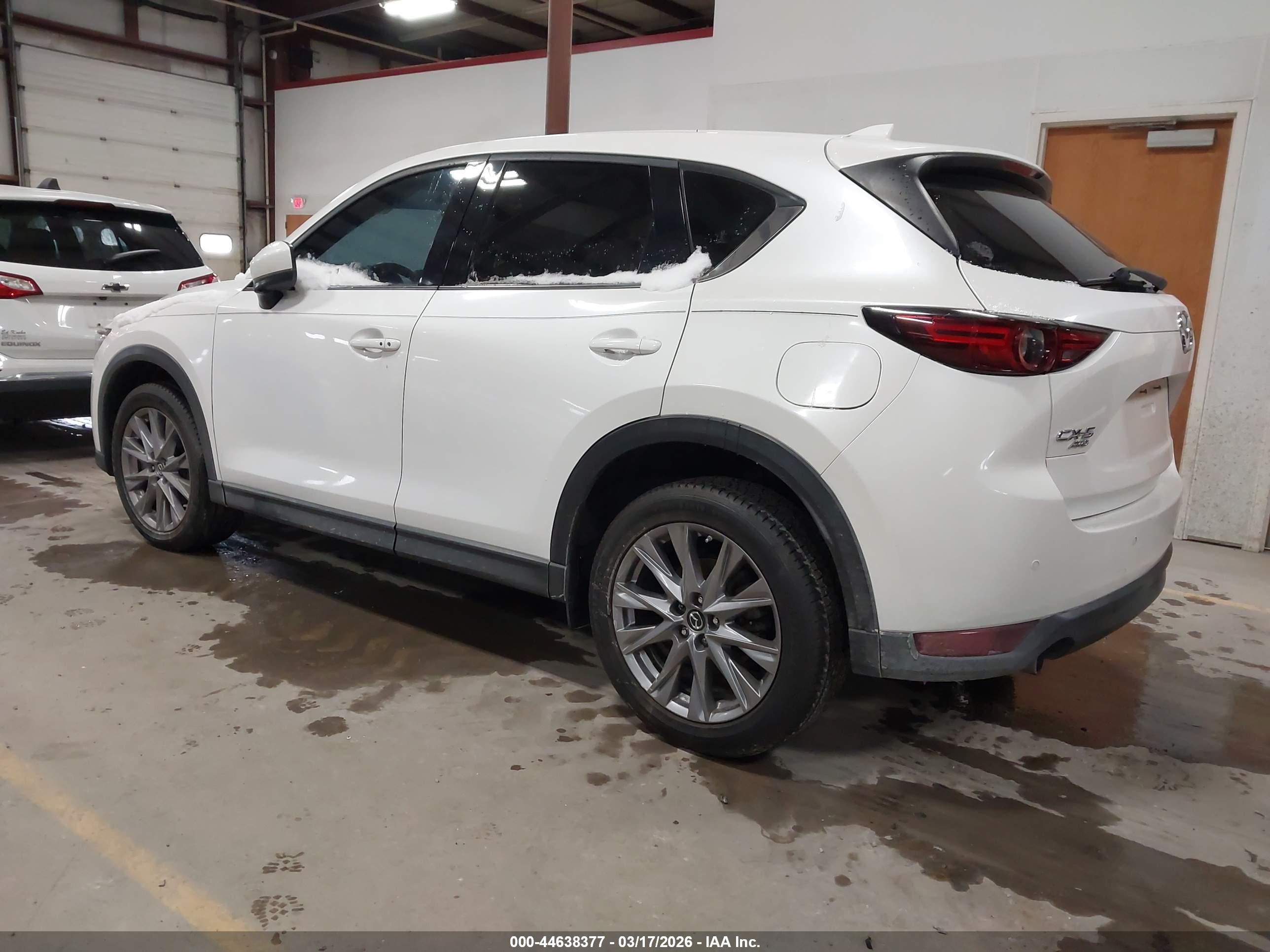 MAZDA CX-5 image 3