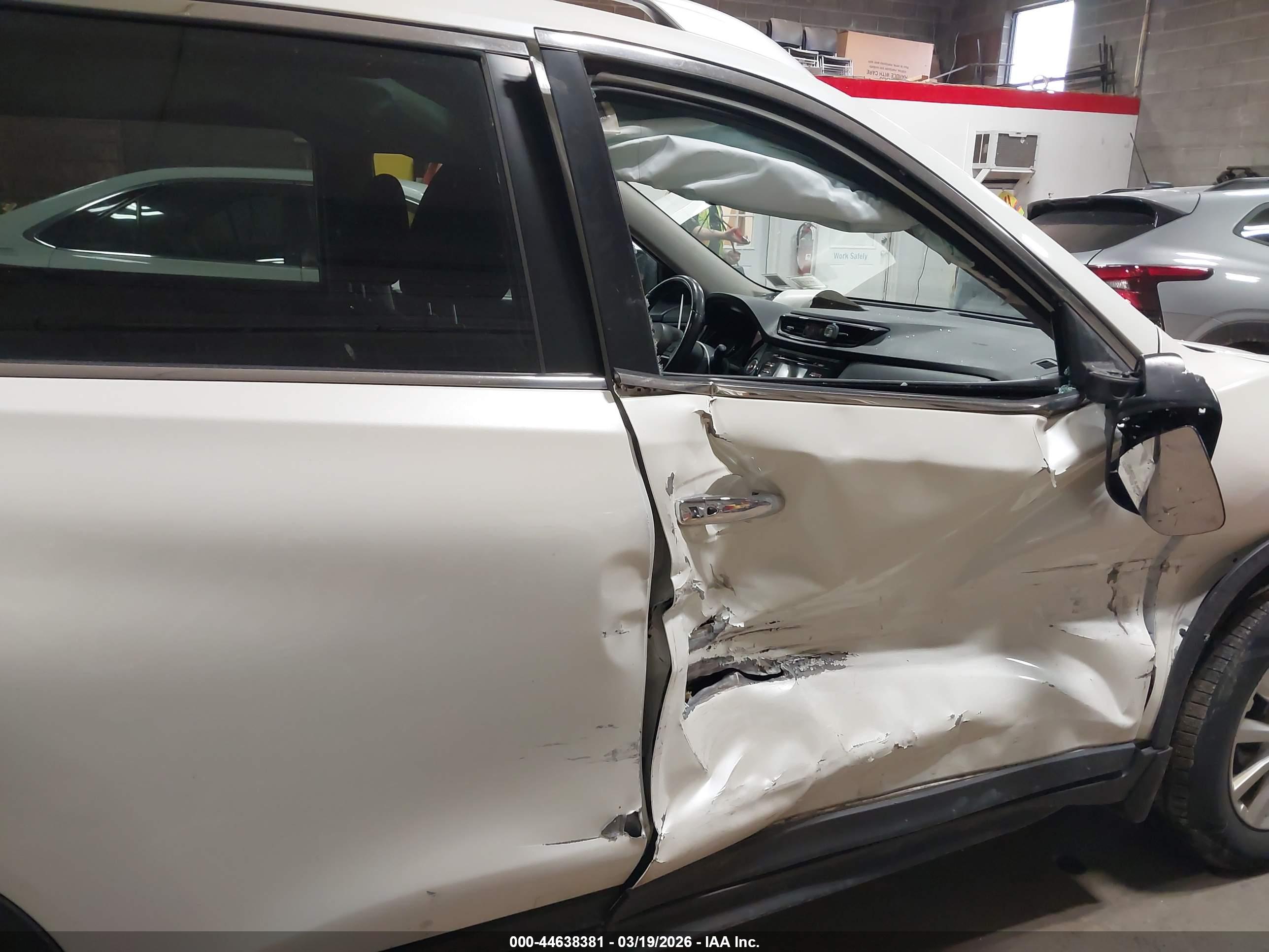 NISSAN ROGUE image 6