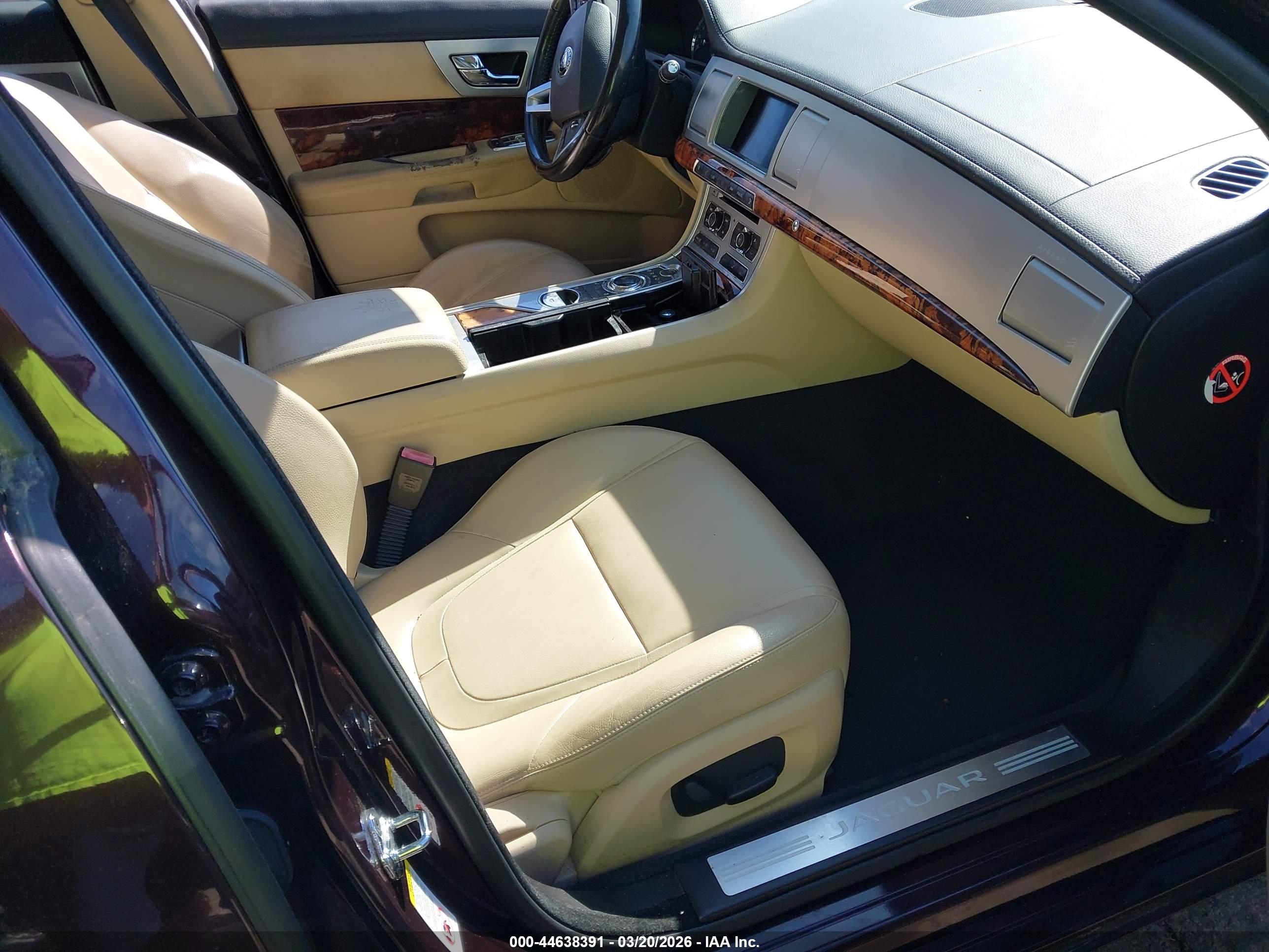 JAGUAR XF image 5