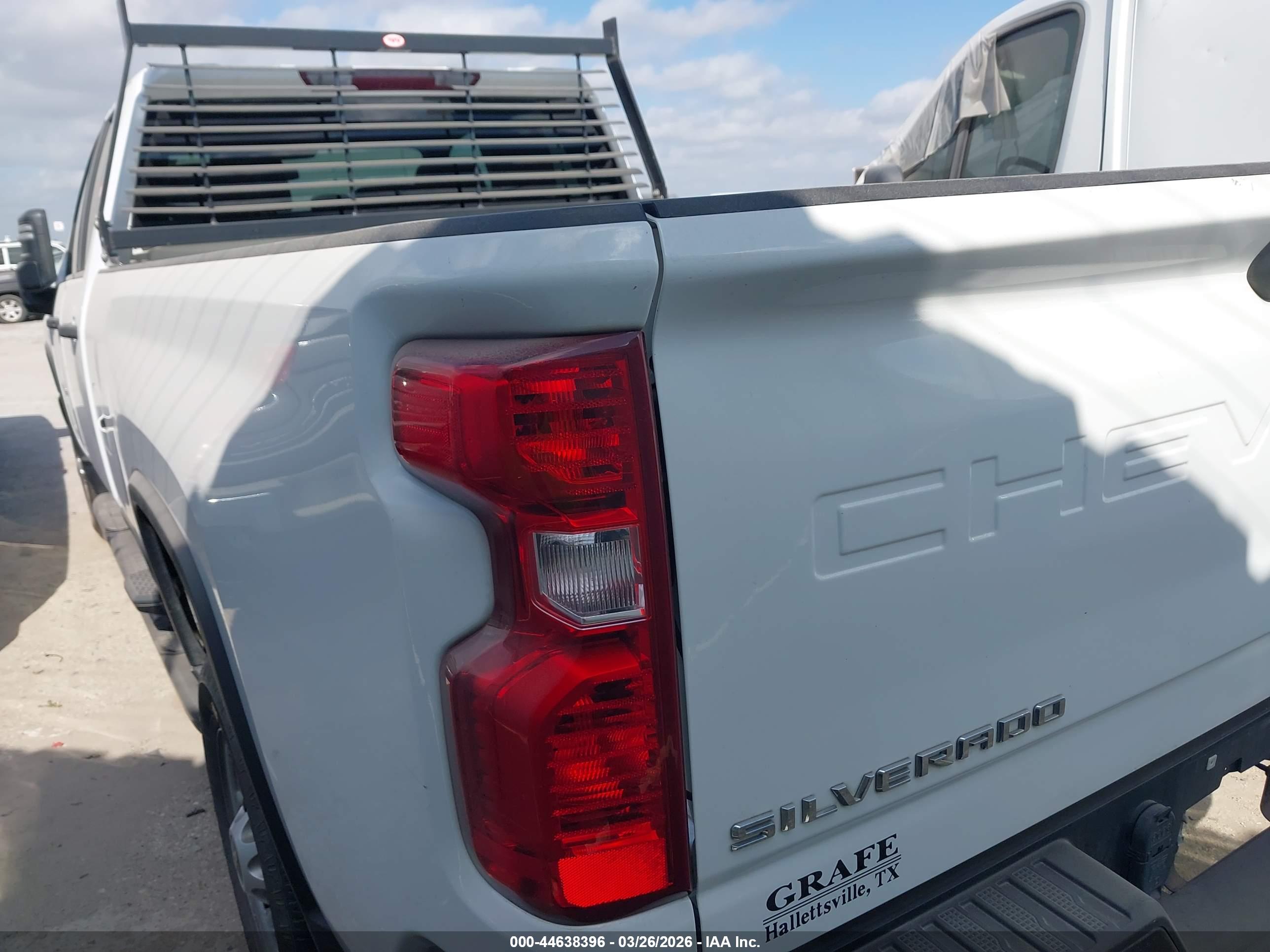 CHEVROLET SILVERADO image 3