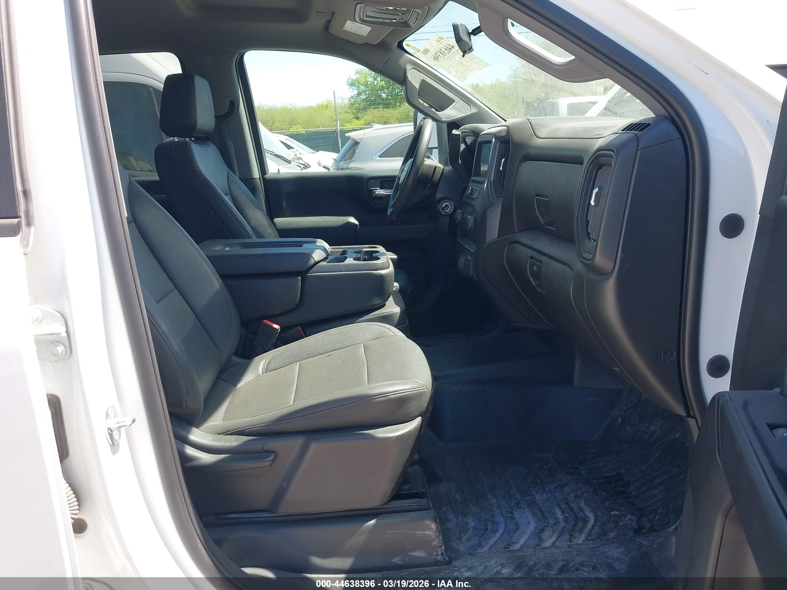 CHEVROLET SILVERADO image 7