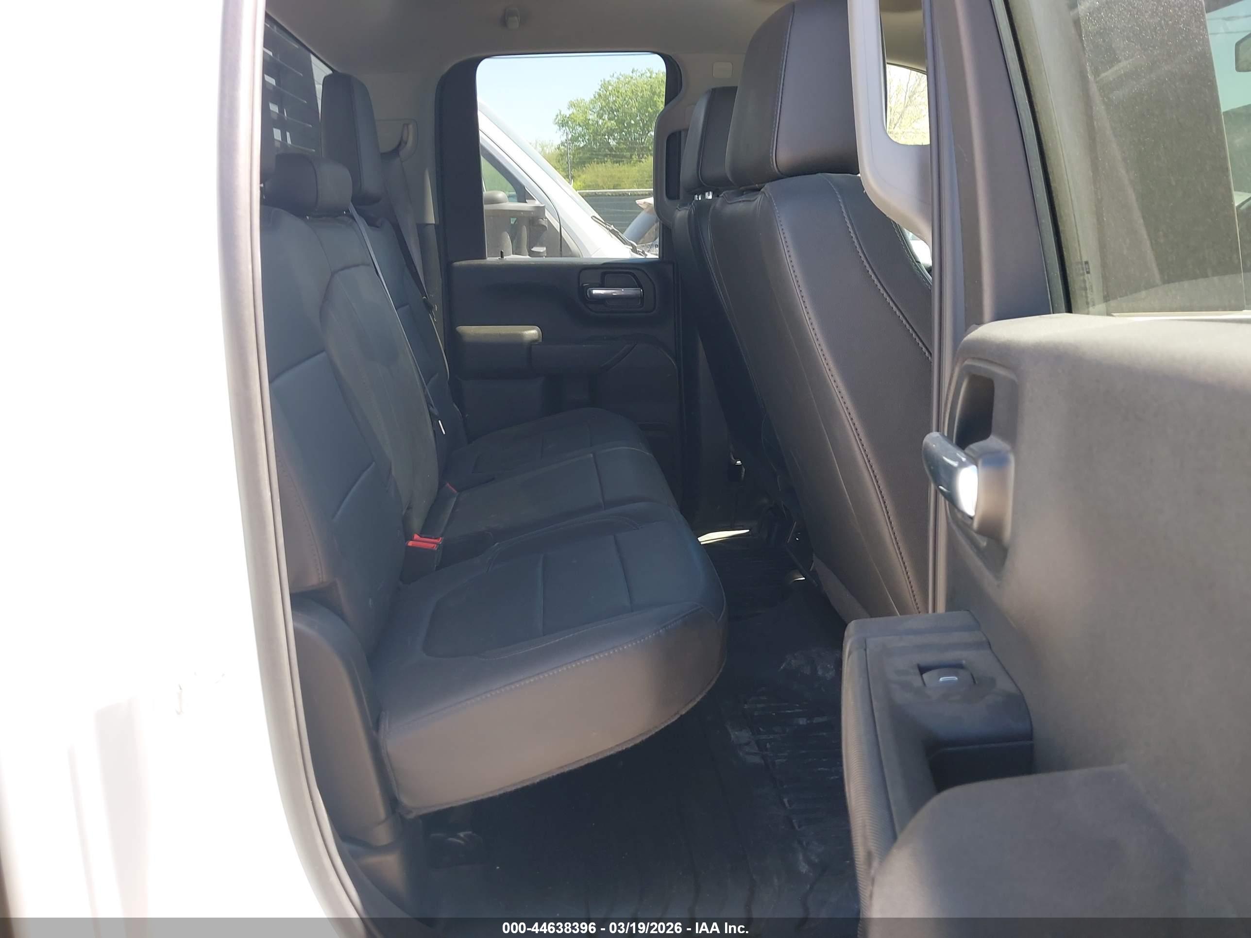 CHEVROLET SILVERADO image 8