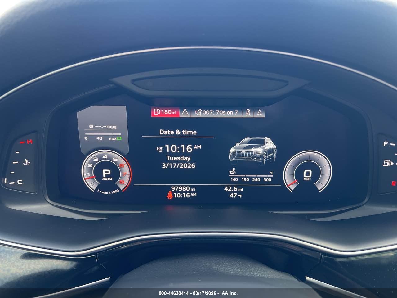 AUDI Q8 image 7