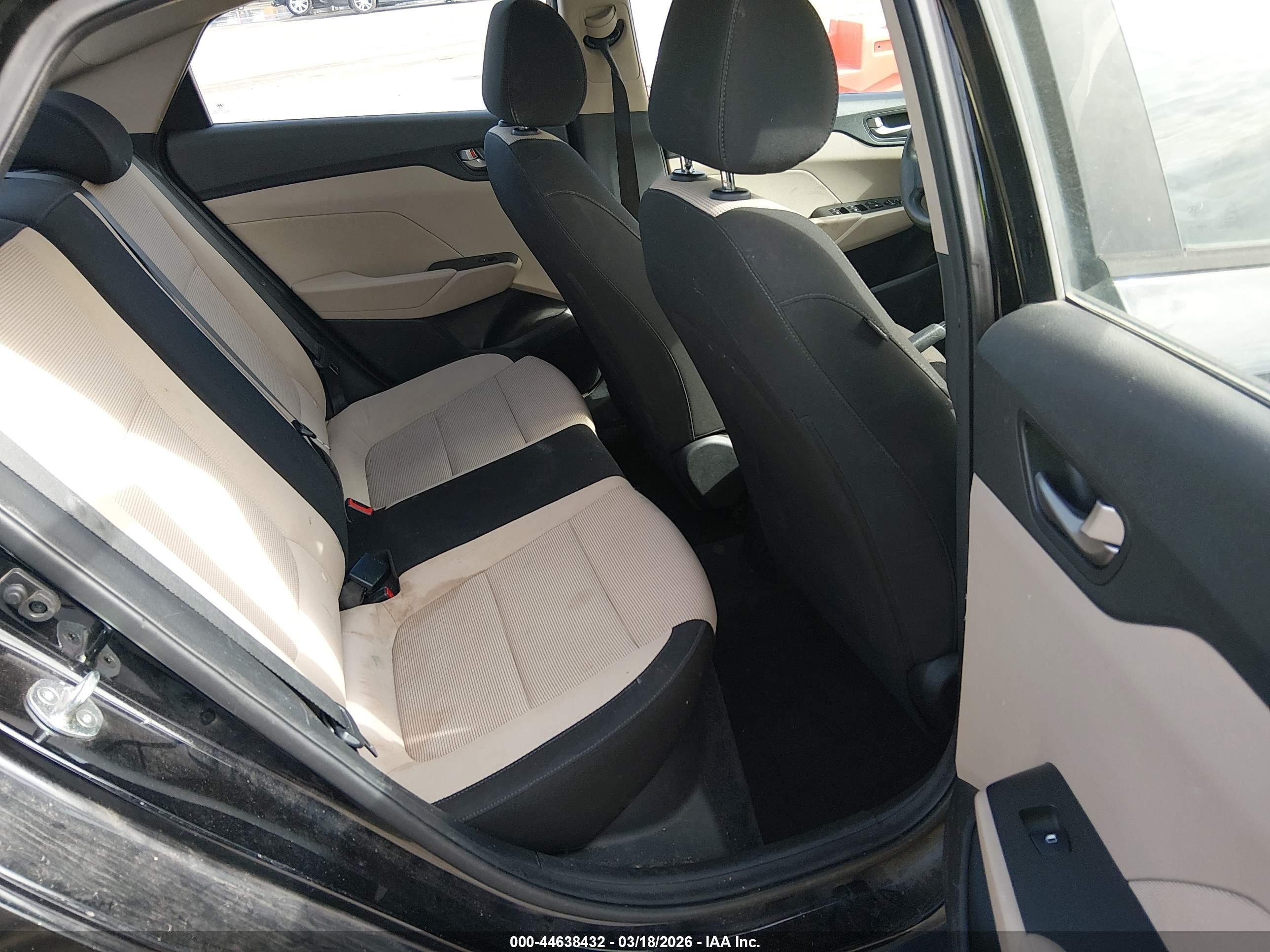HYUNDAI ACCENT image 8