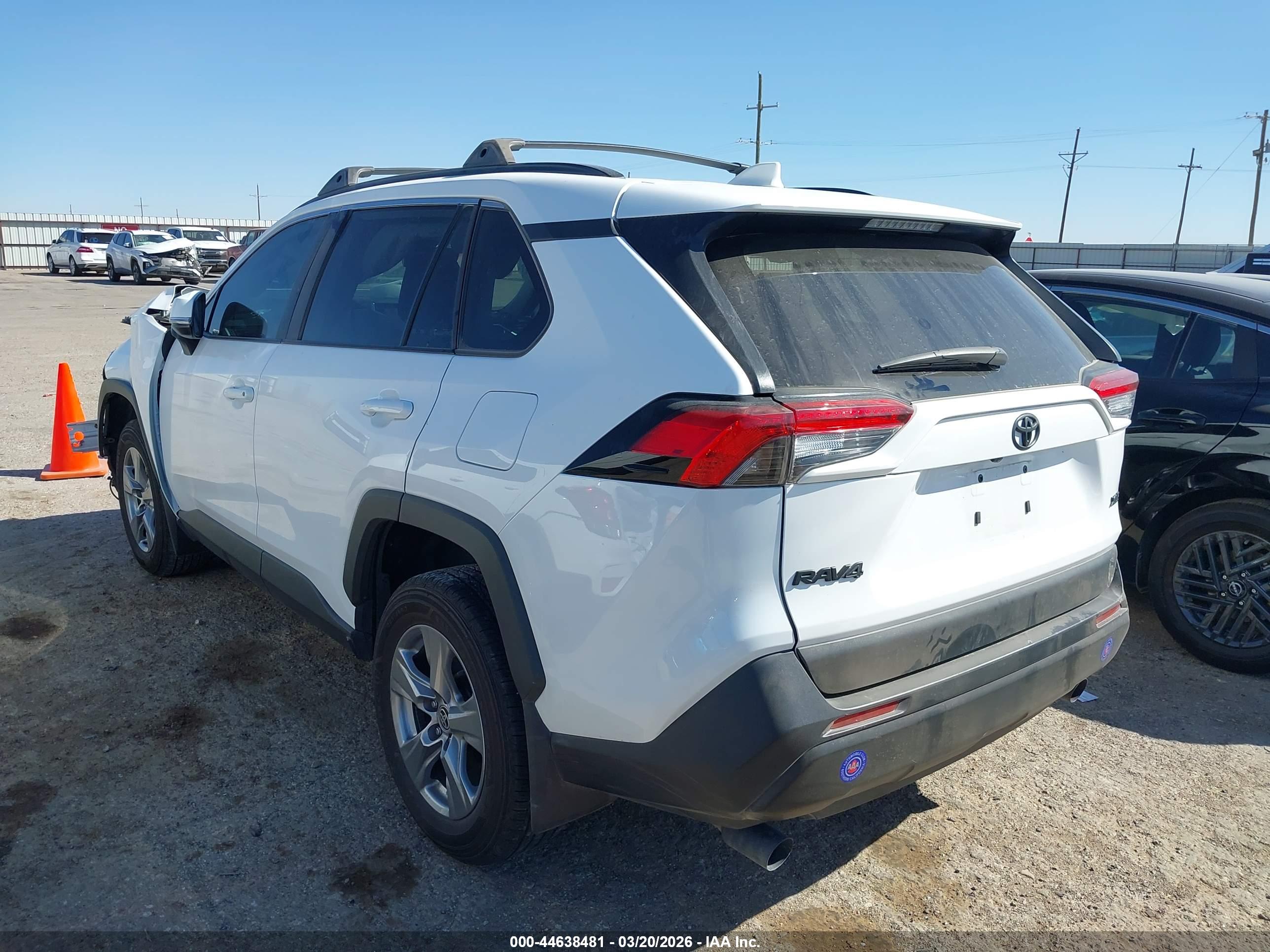TOYOTA RAV4 image 3