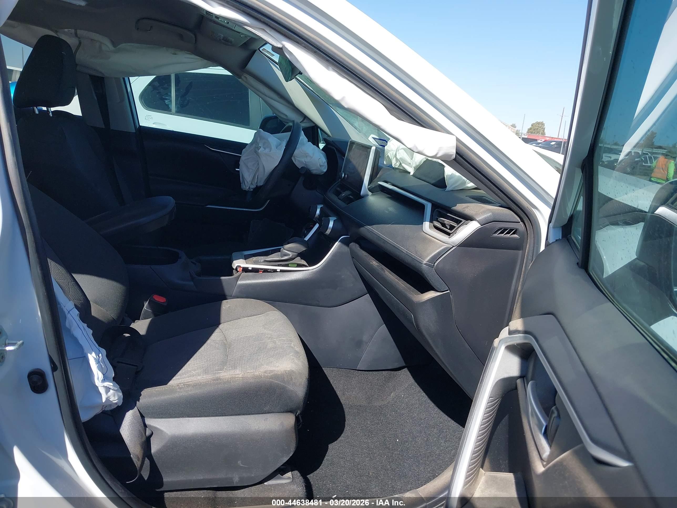 TOYOTA RAV4 image 5