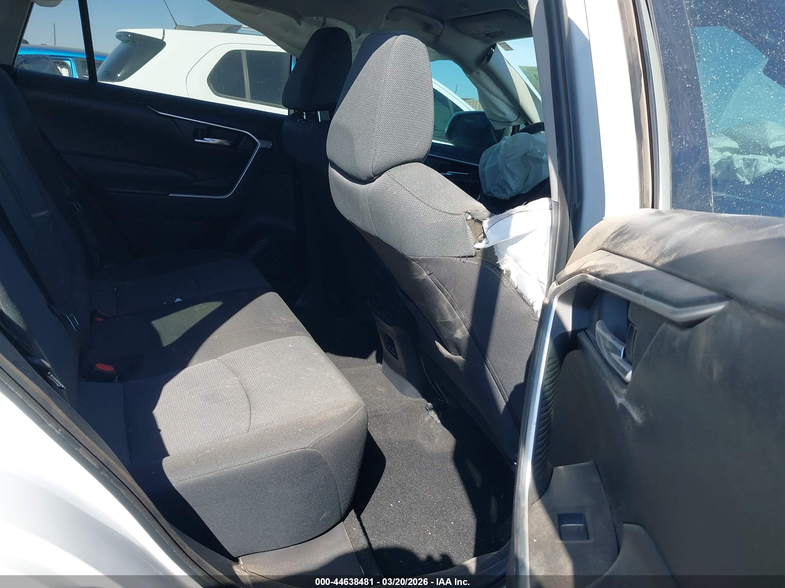 TOYOTA RAV4 image 8