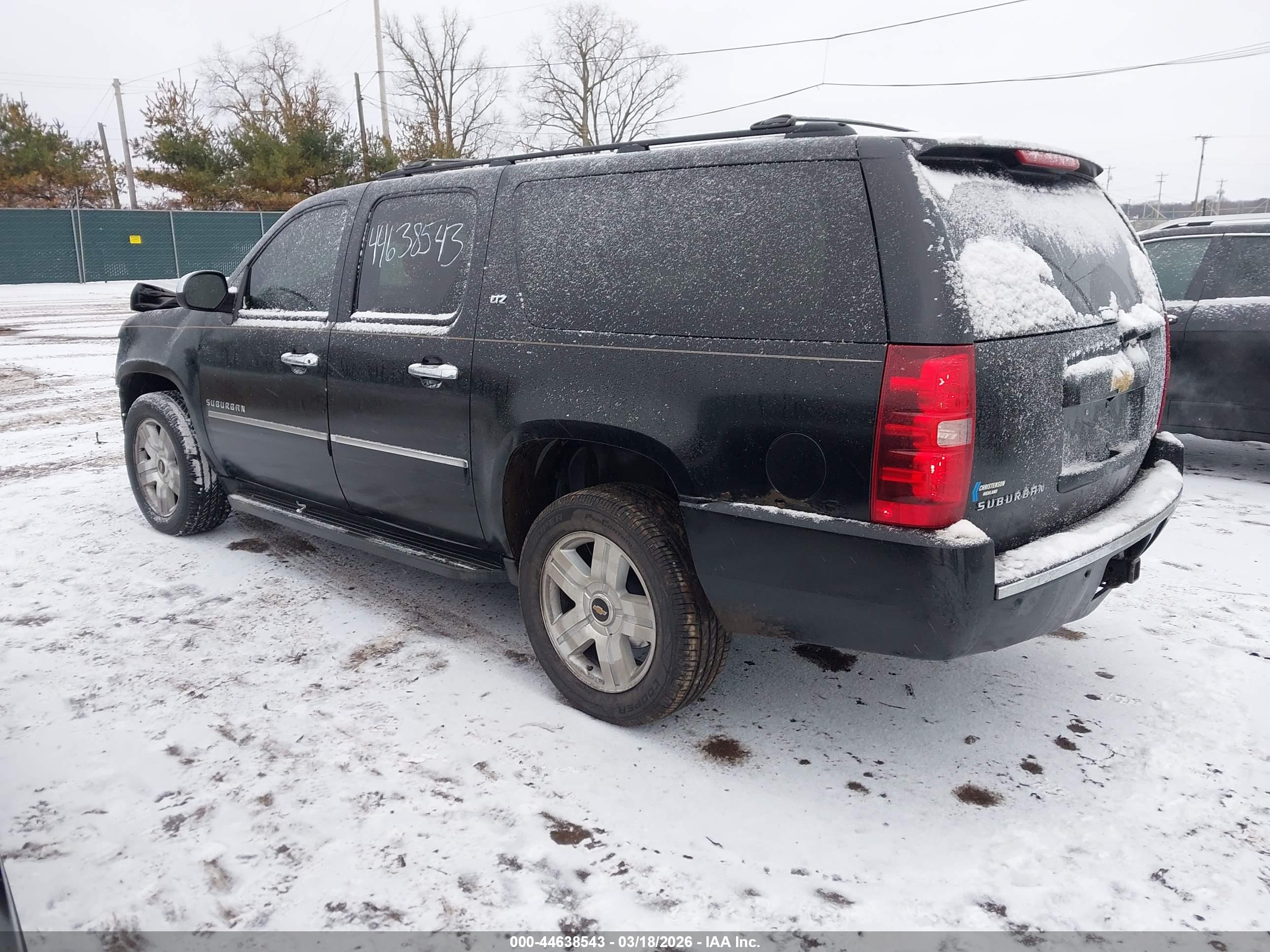 CHEVROLET SUBURBAN image 3