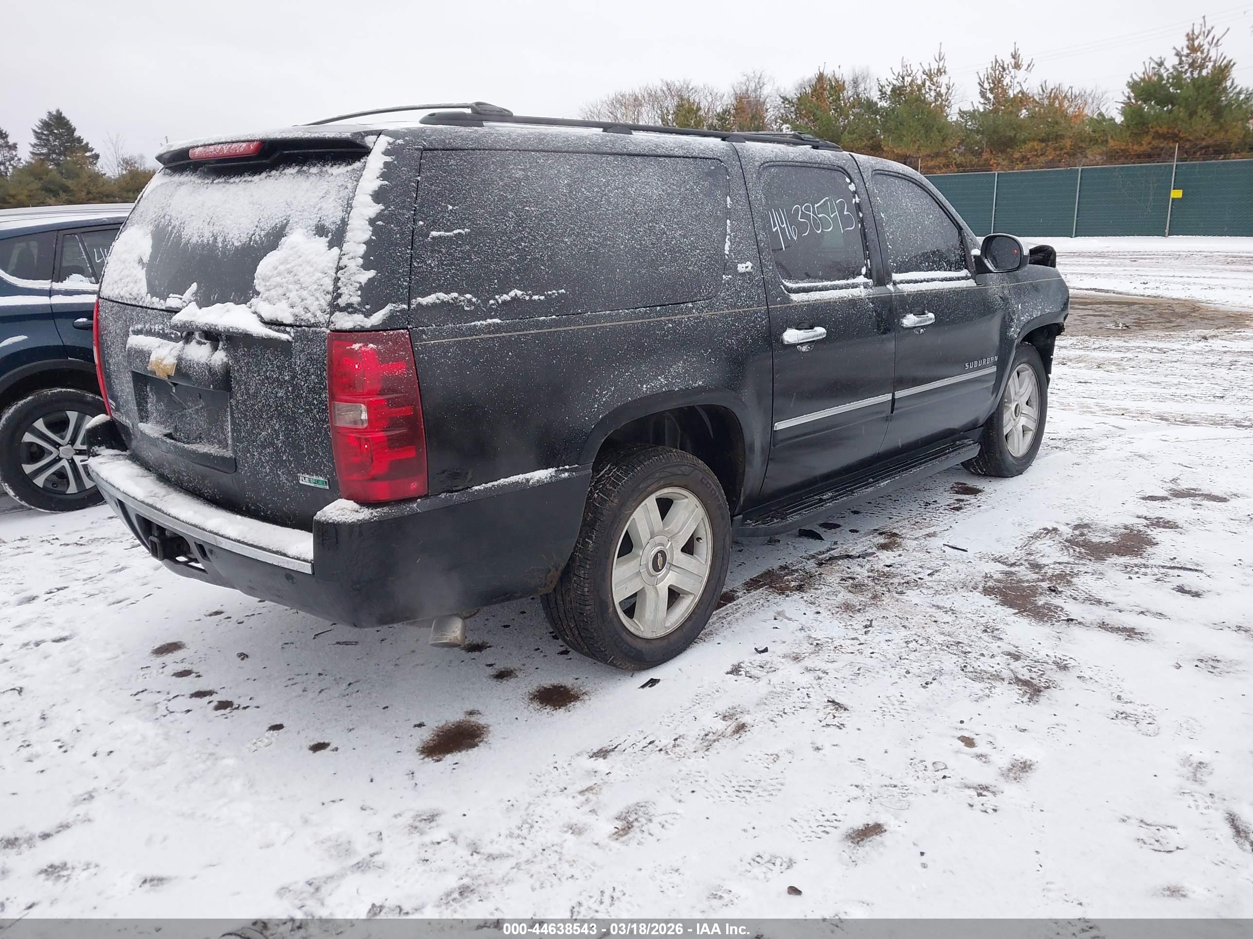 CHEVROLET SUBURBAN image 4