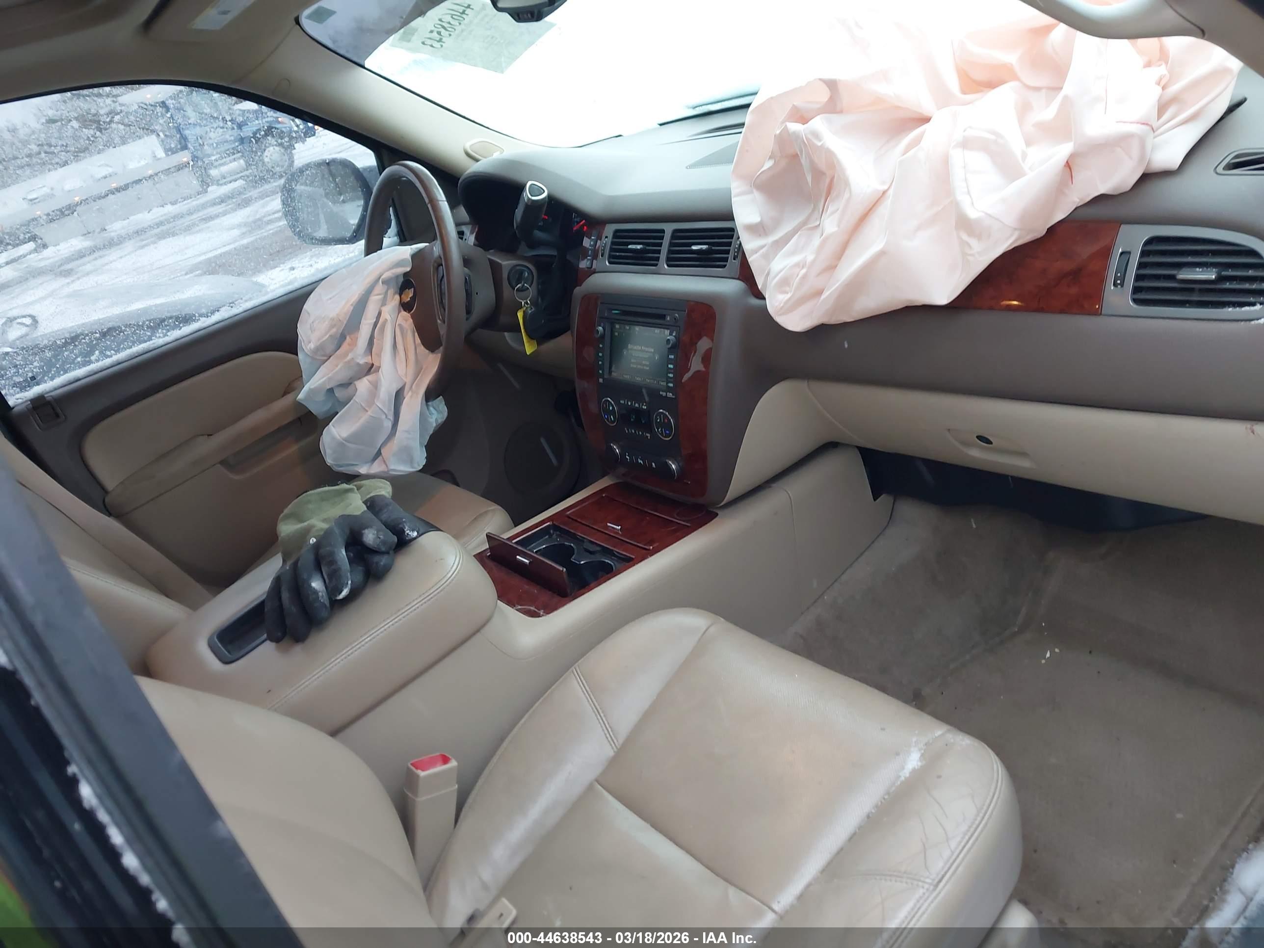 CHEVROLET SUBURBAN image 5