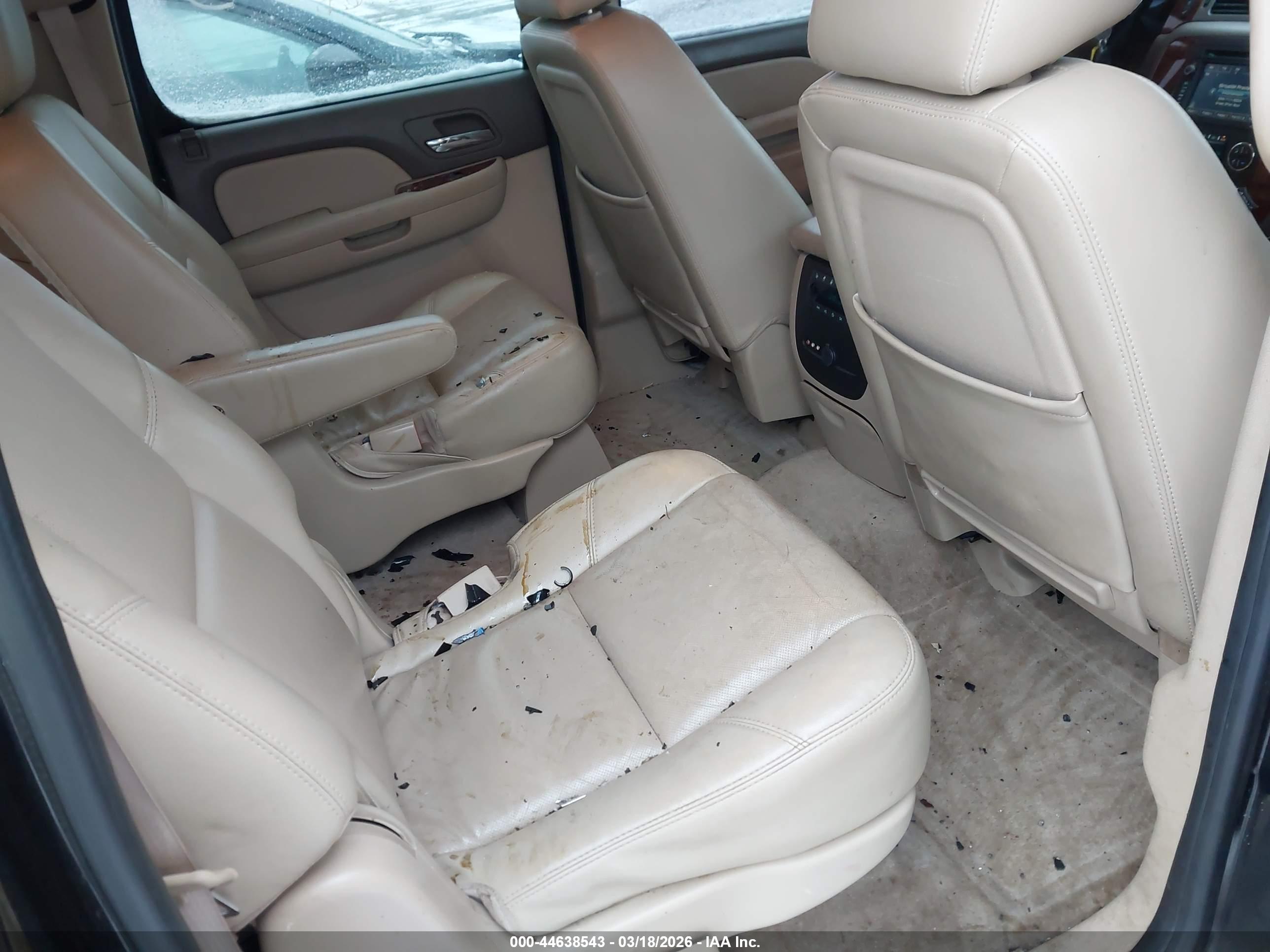CHEVROLET SUBURBAN image 8