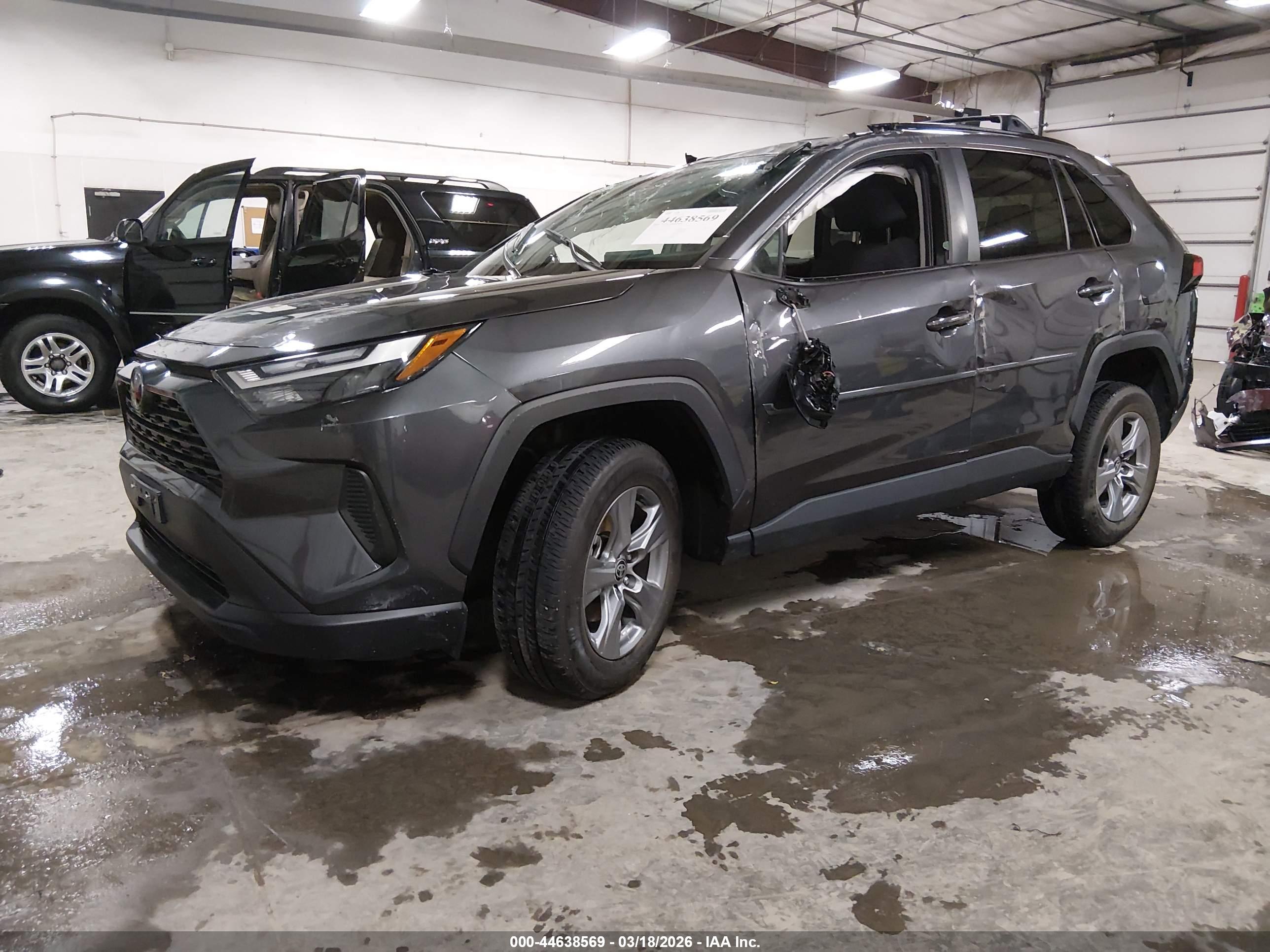 TOYOTA RAV4 image 2