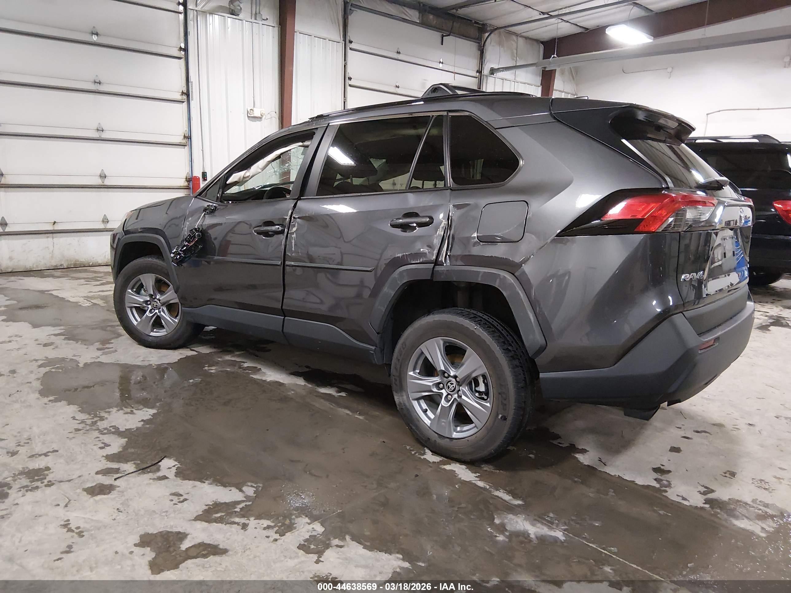 TOYOTA RAV4 image 3