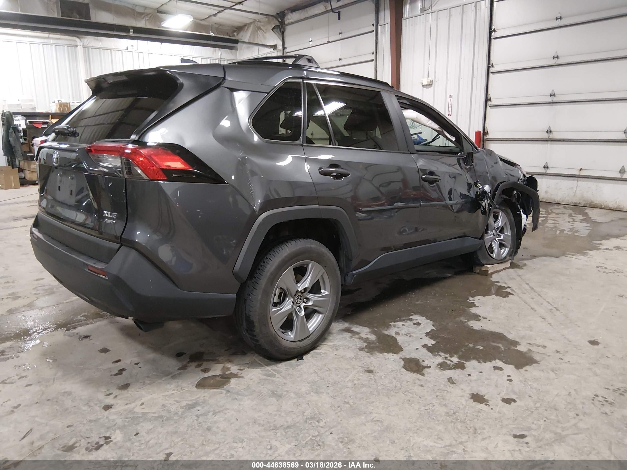 TOYOTA RAV4 image 4