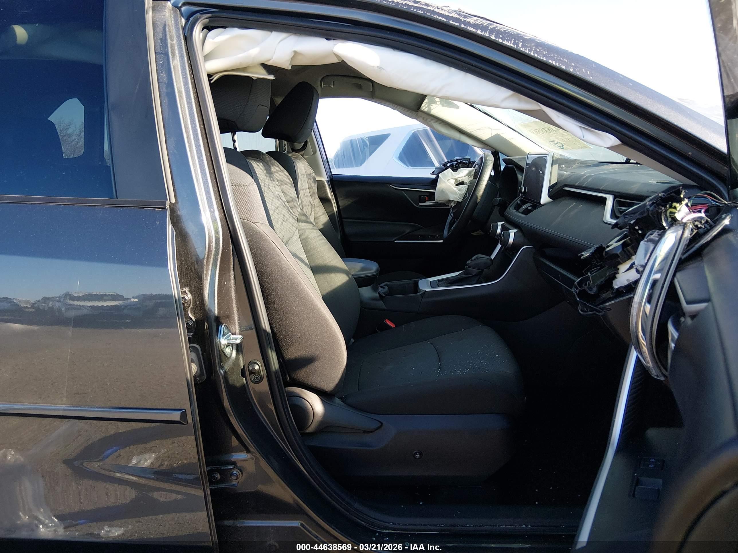 TOYOTA RAV4 image 5