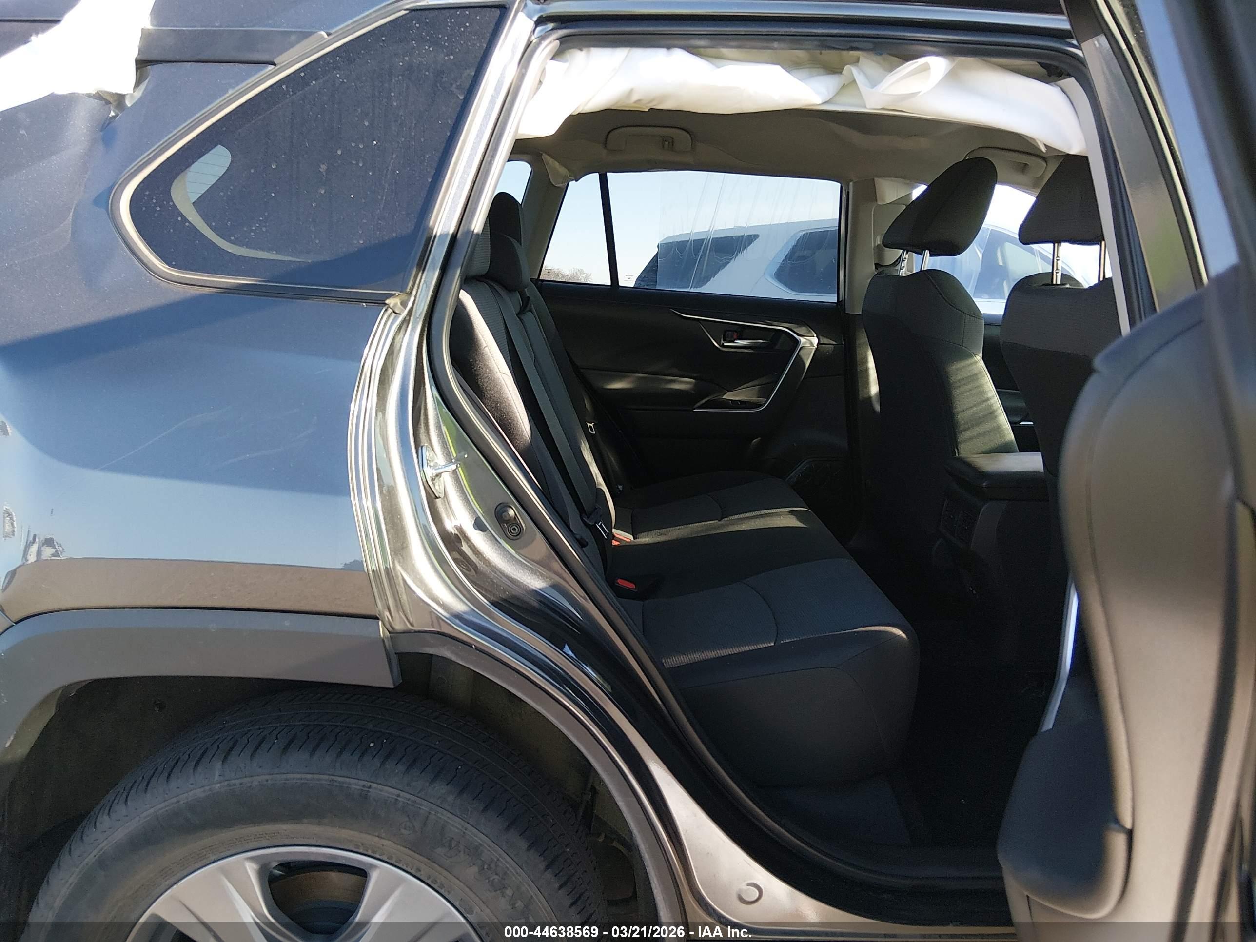 TOYOTA RAV4 image 8