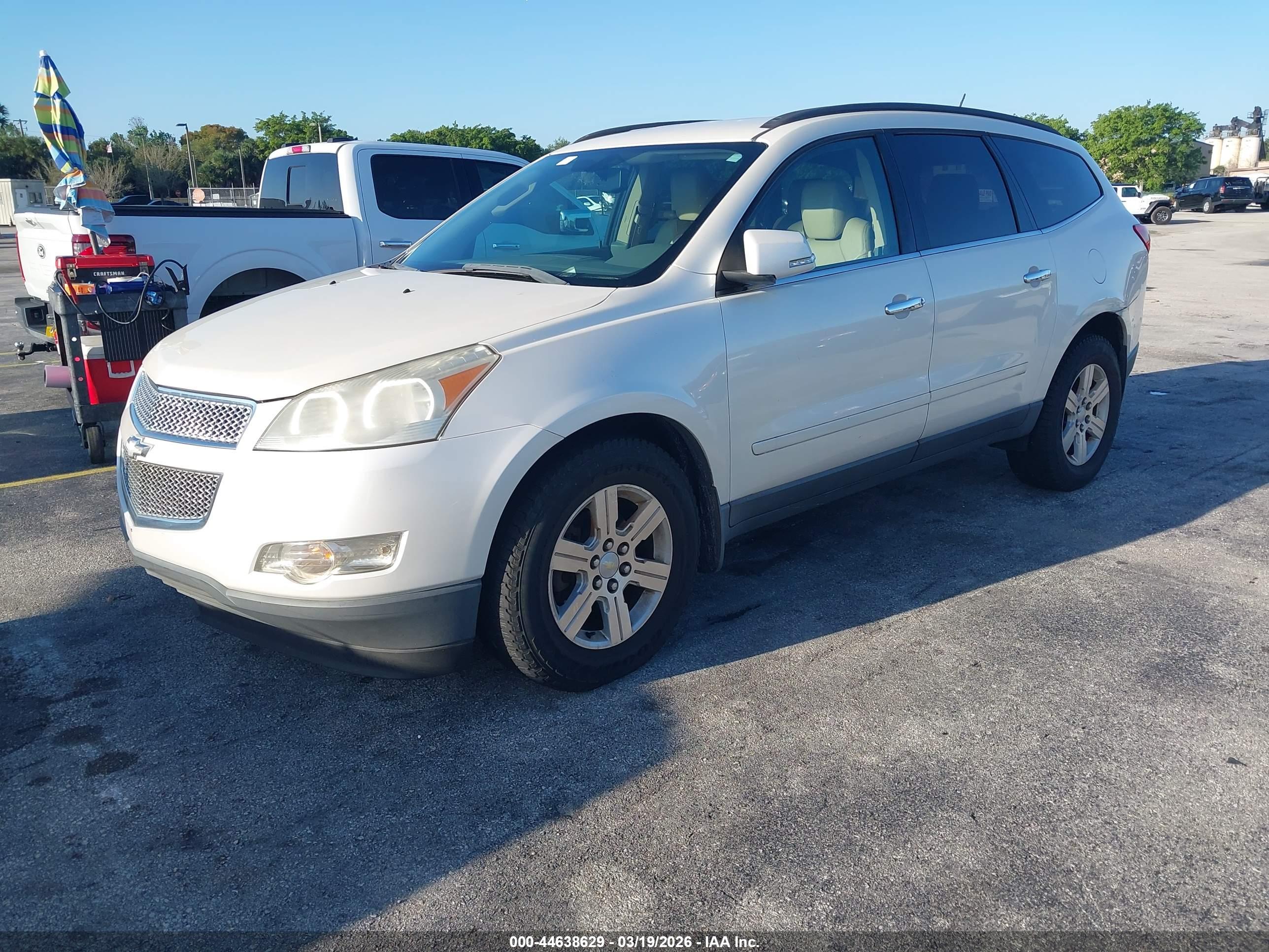 CHEVROLET TRAVERSE image 2