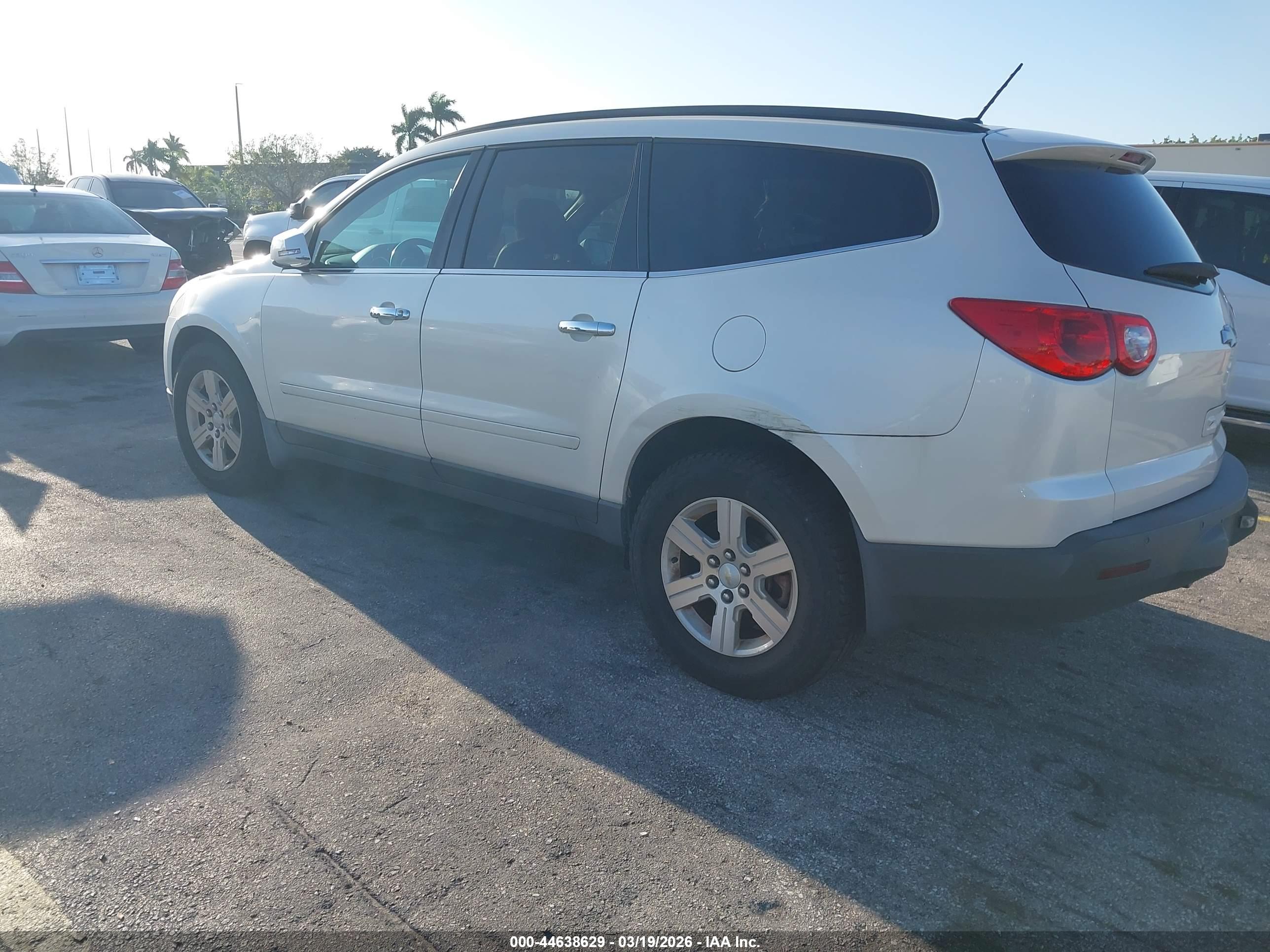 CHEVROLET TRAVERSE image 3