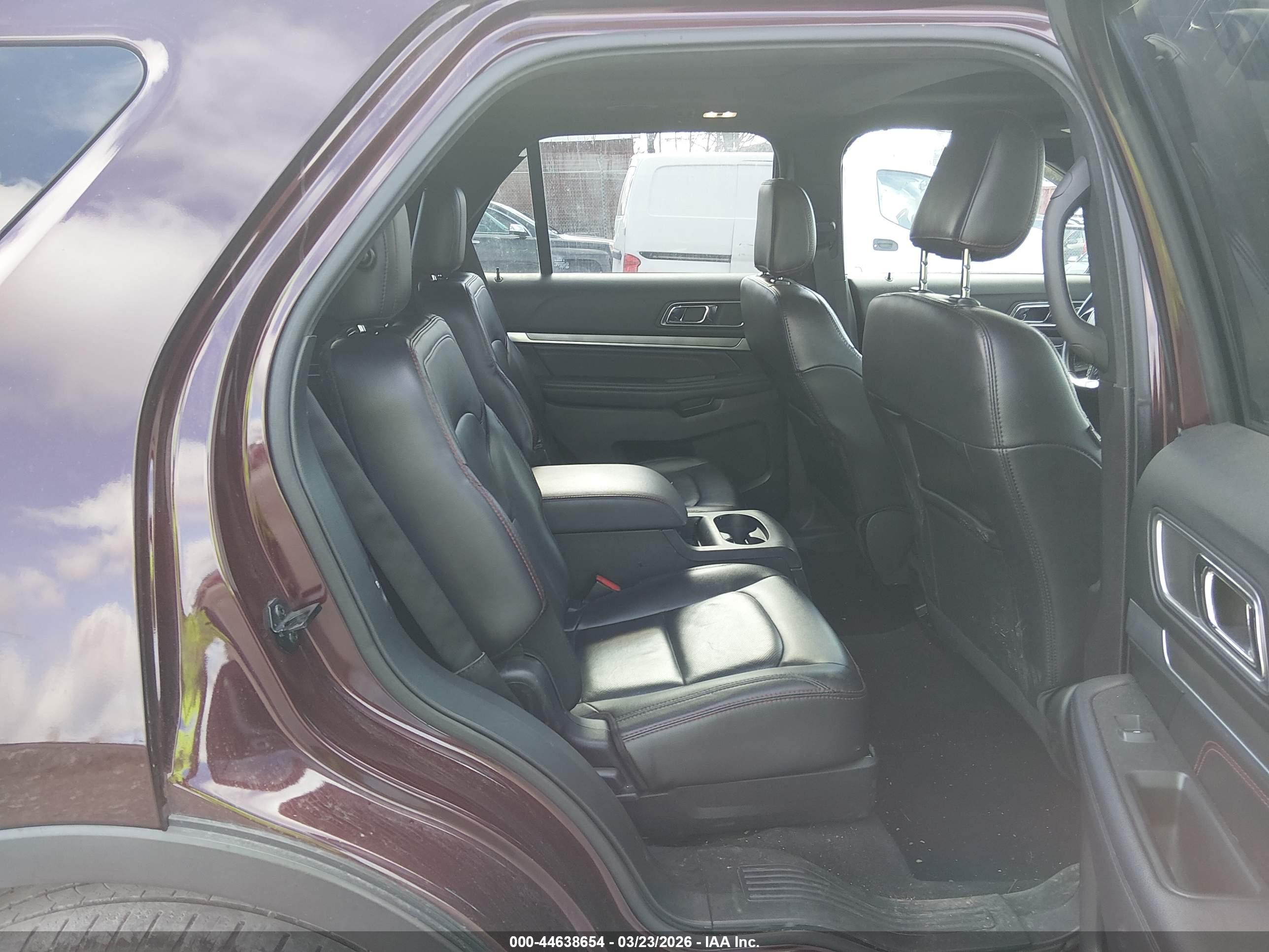 FORD EXPLORER image 8