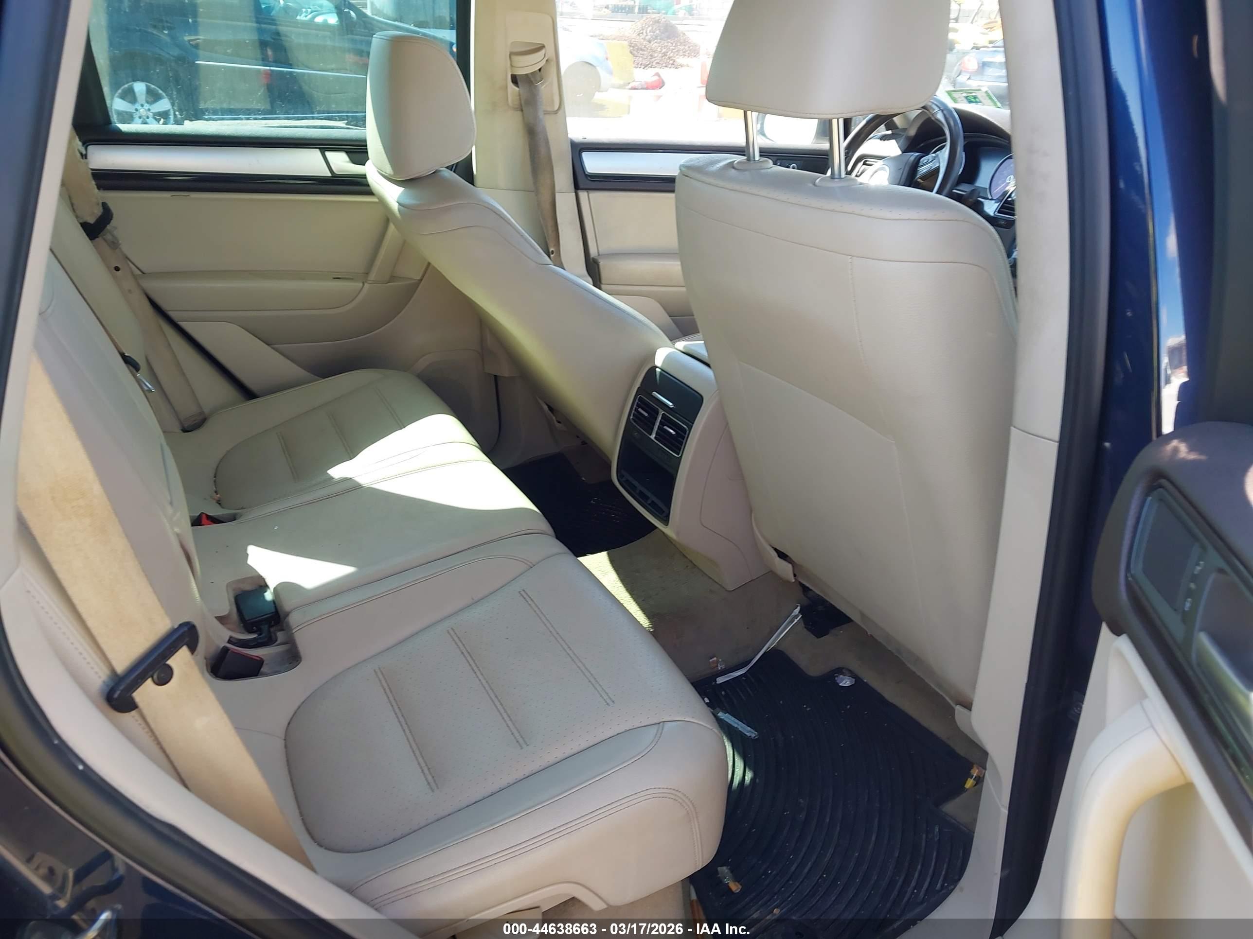 VOLKSWAGEN TOUAREG image 8