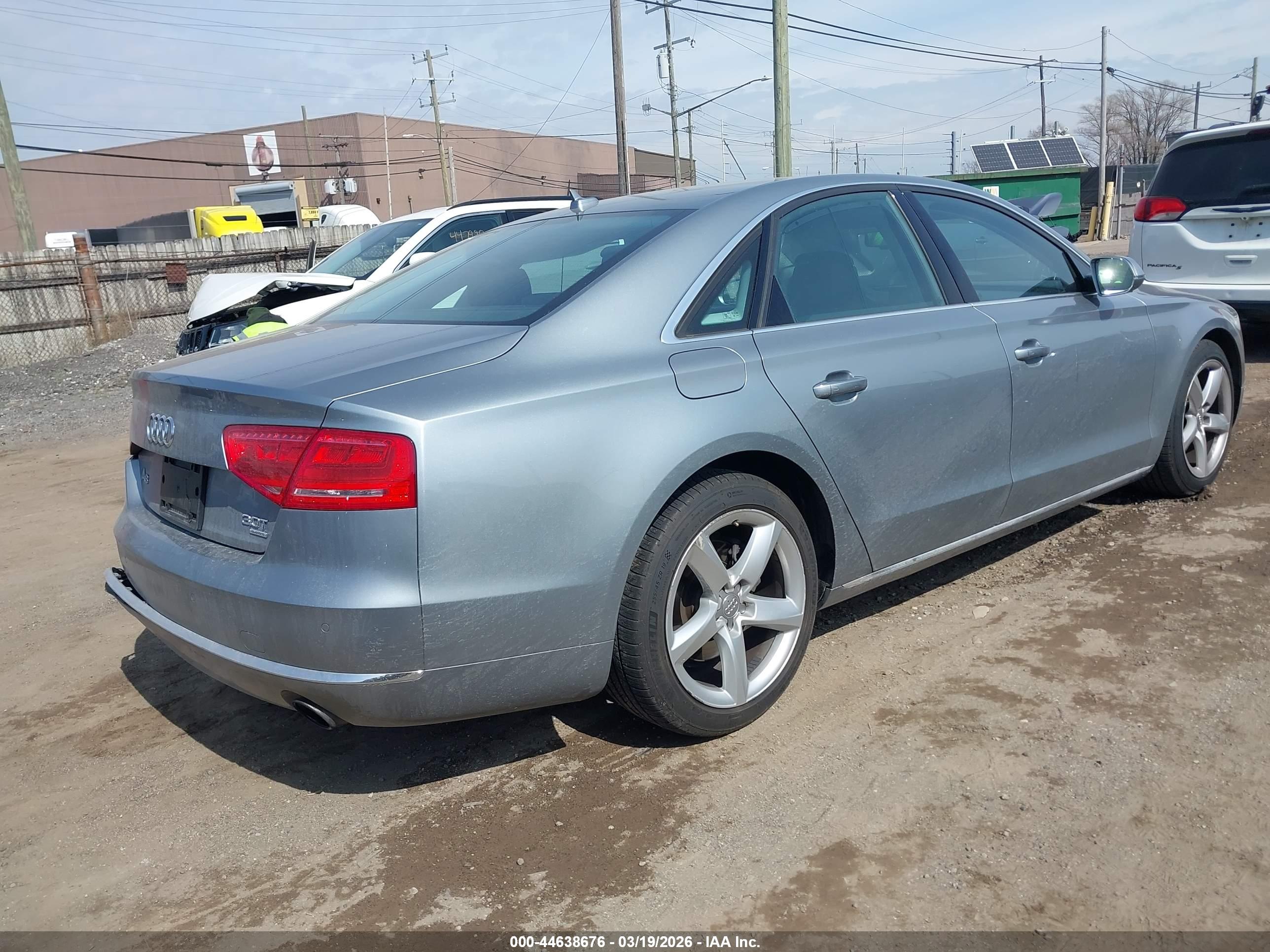 AUDI A8 image 4